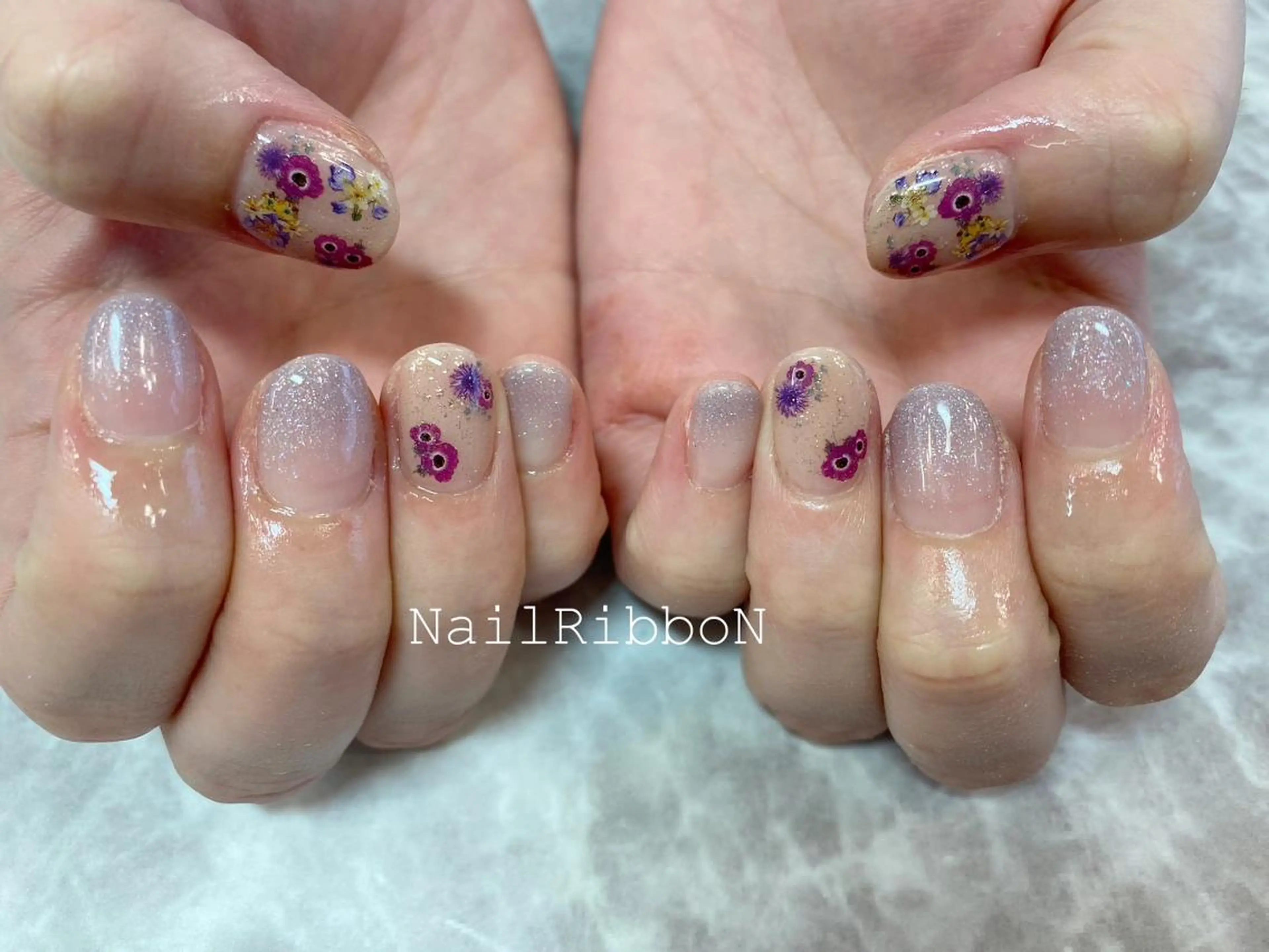 ネイル ネイルリボン 受付スタッフのネイルデザイン