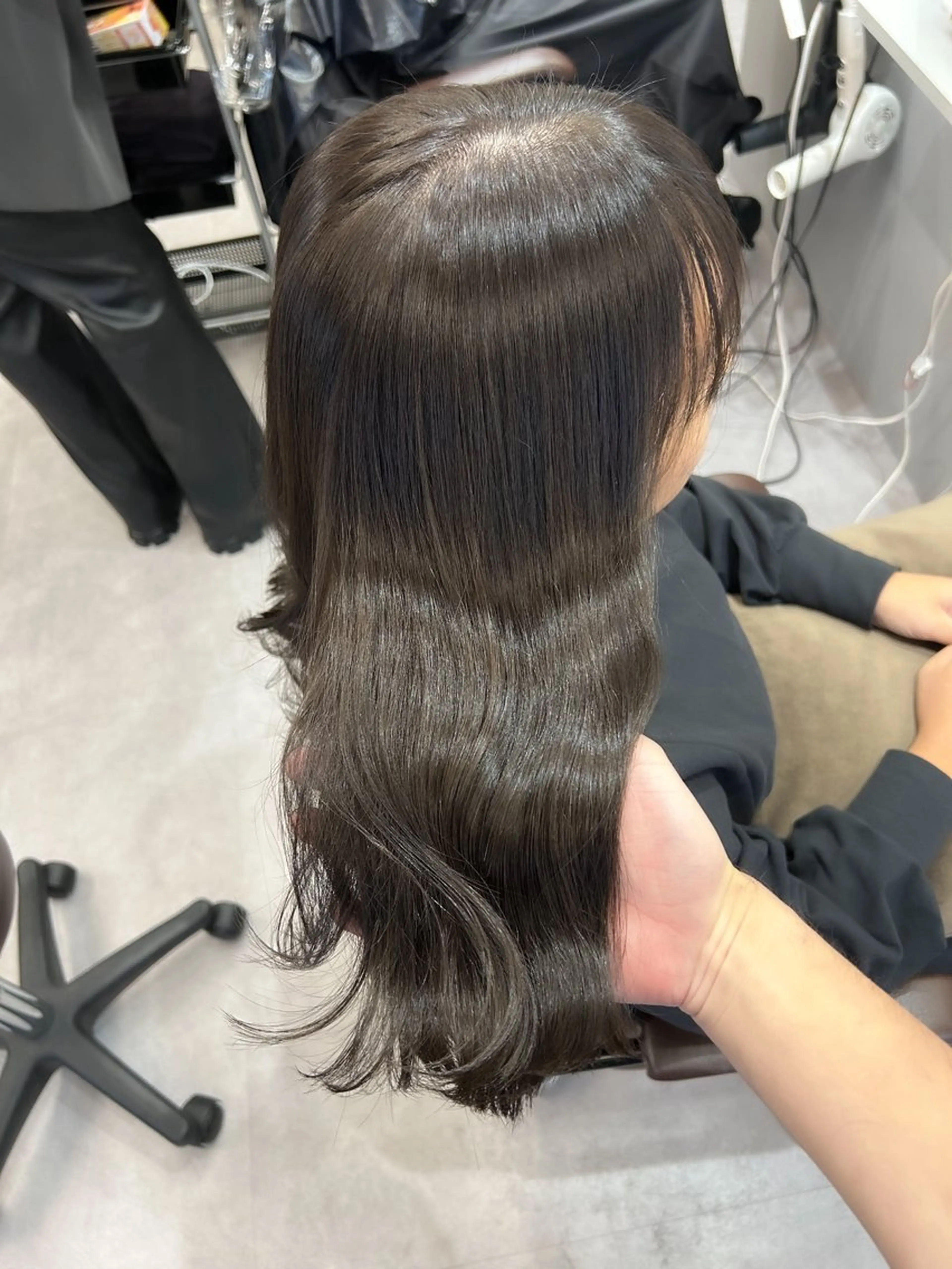 セミロング 髪質改善× ブリーチなしyutoのヘアスタイル