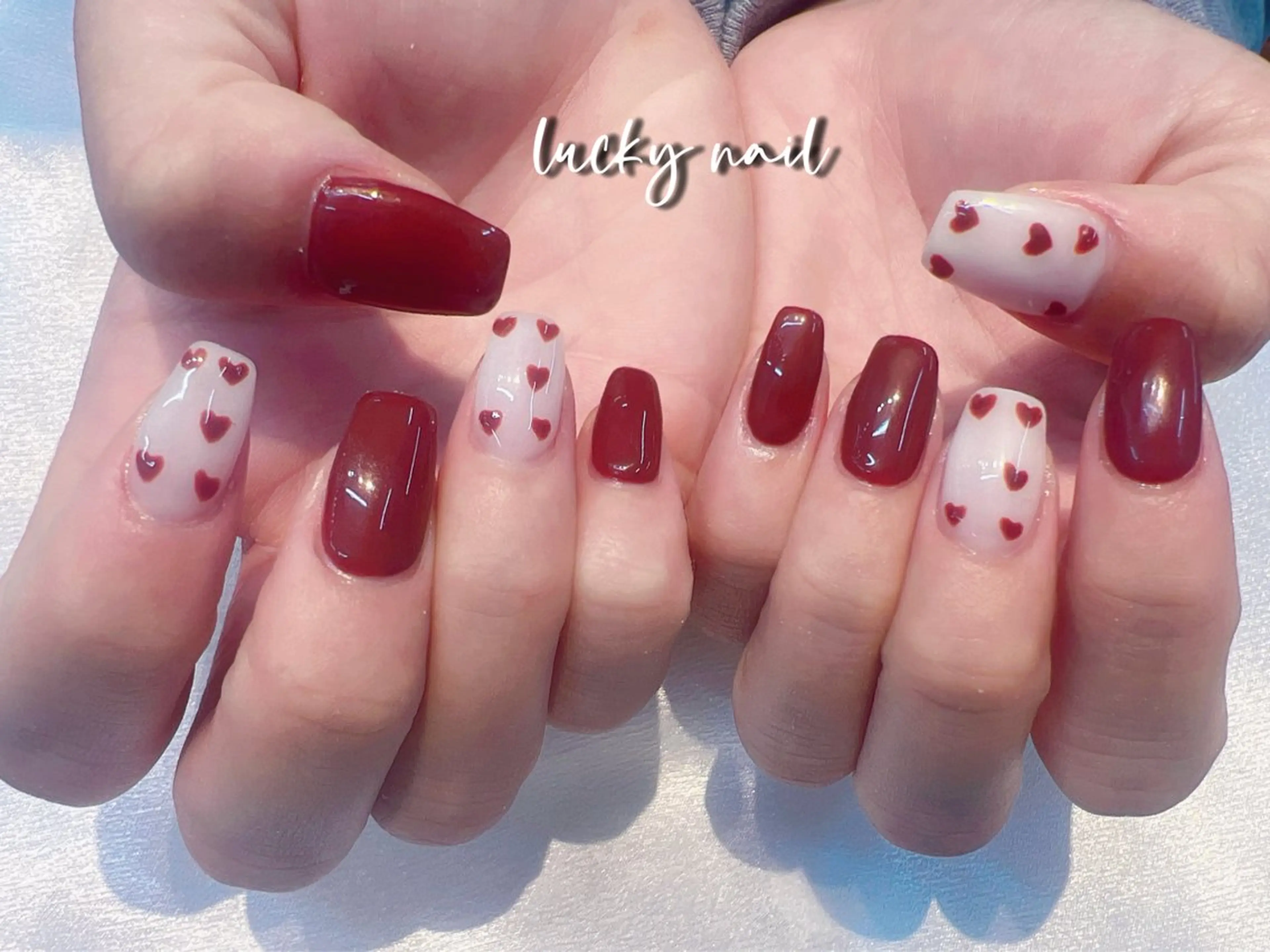 ネイル ブルー チークネイル 長さ出し ジェルネイル ゴールド ハンドネイル ハンドケア ラッキーネイルサロン 西川口東口店のネイルデザイン