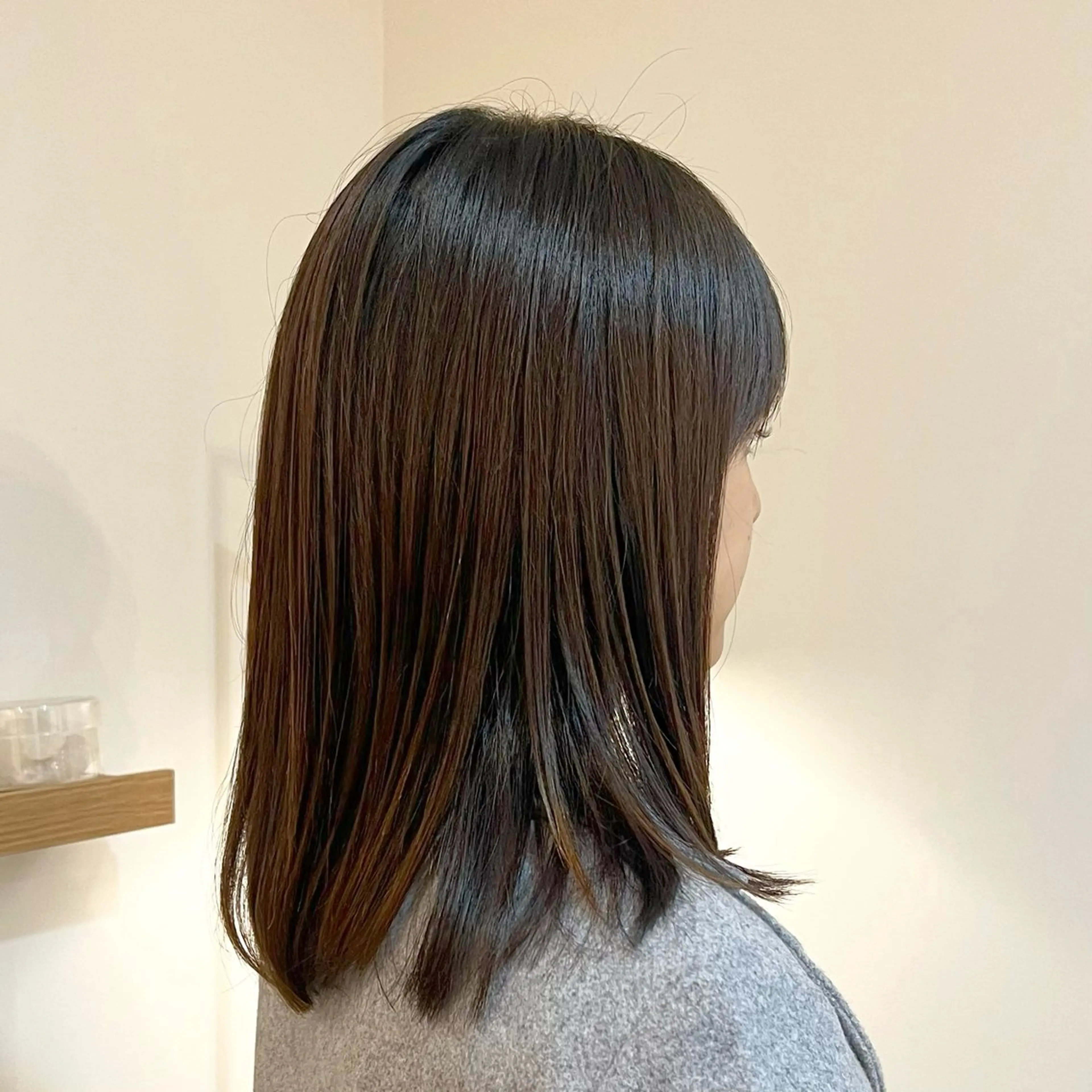 ミディアム カラー ベージュカラー ブリーチ 透明感カラー ダブルカラー グレージュ カット 艶カラー/透明感 /ヒグチアオイのヘアスタイル