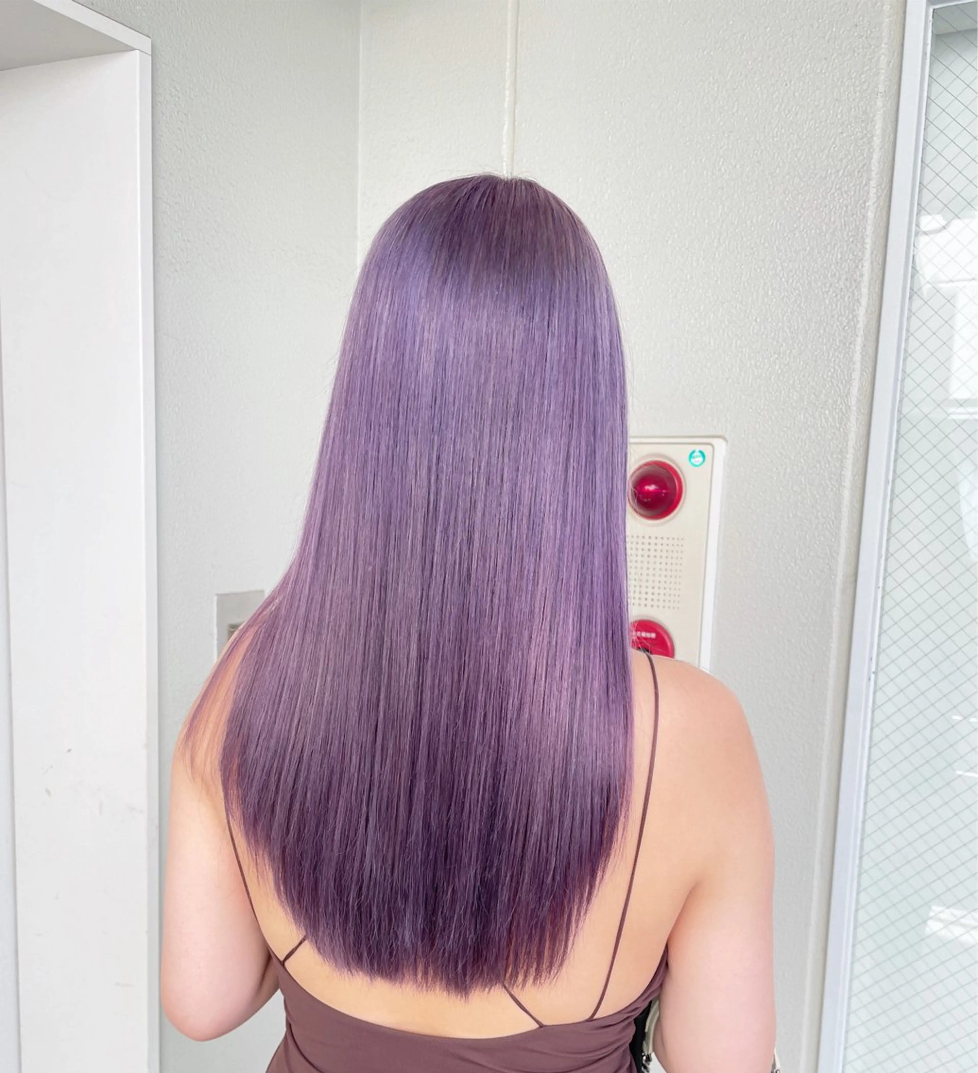 ロング カラー ヘアアレンジ ブリーチ ラベンダーカラー ラベンダーピンク ピンクカラー 縮毛矯正 ヘアカラー トリートメント ヘッドスパ ヘアセット 艶髪✨寒色カラー✨ 翁長孝輔のヘアスタイル