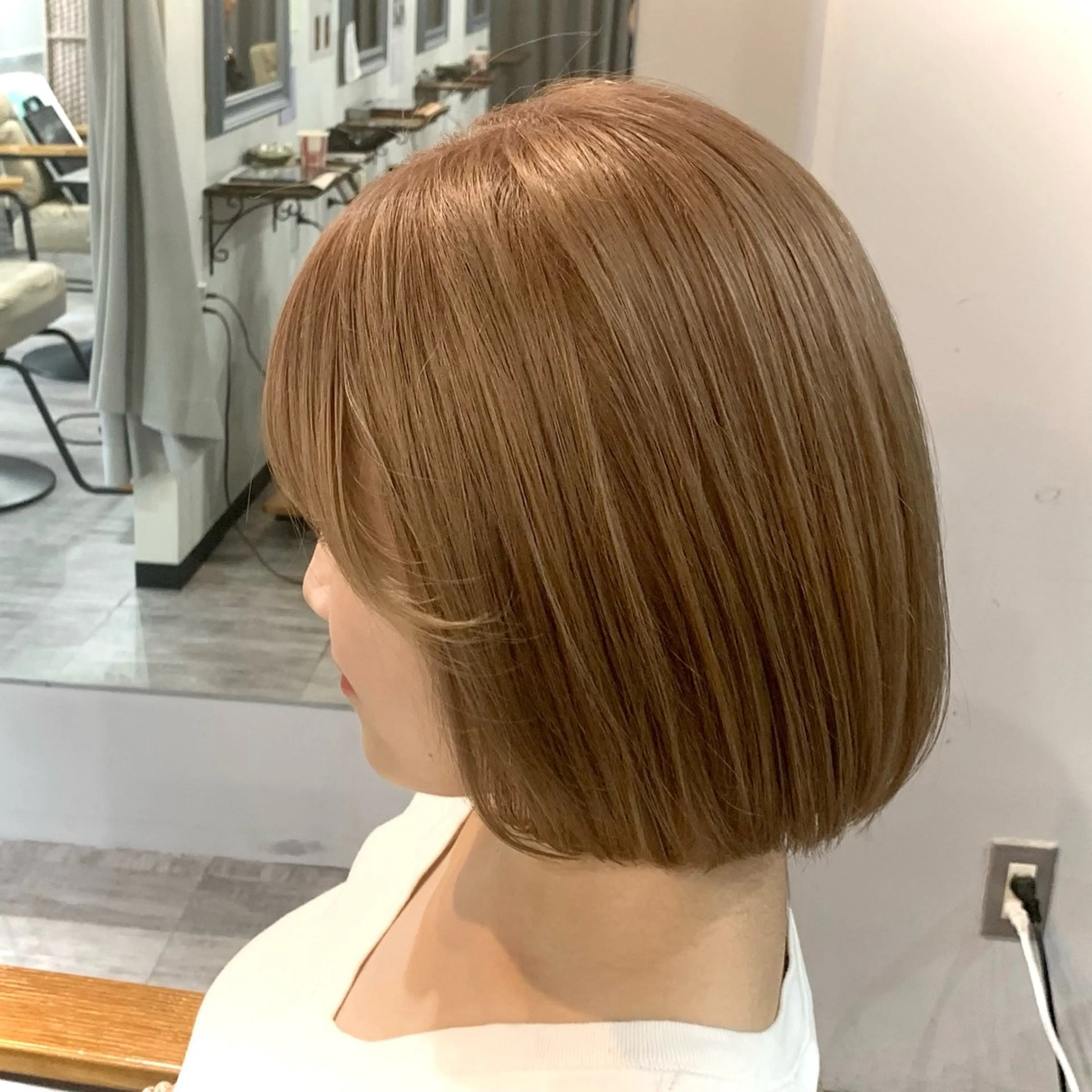 ミディアム カラー ベージュカラー ブリーチ ハイトーンカラー ミルクティーベージュ camiu:hair所属・✂︎ SOICHI ✂︎のヘアスタイル