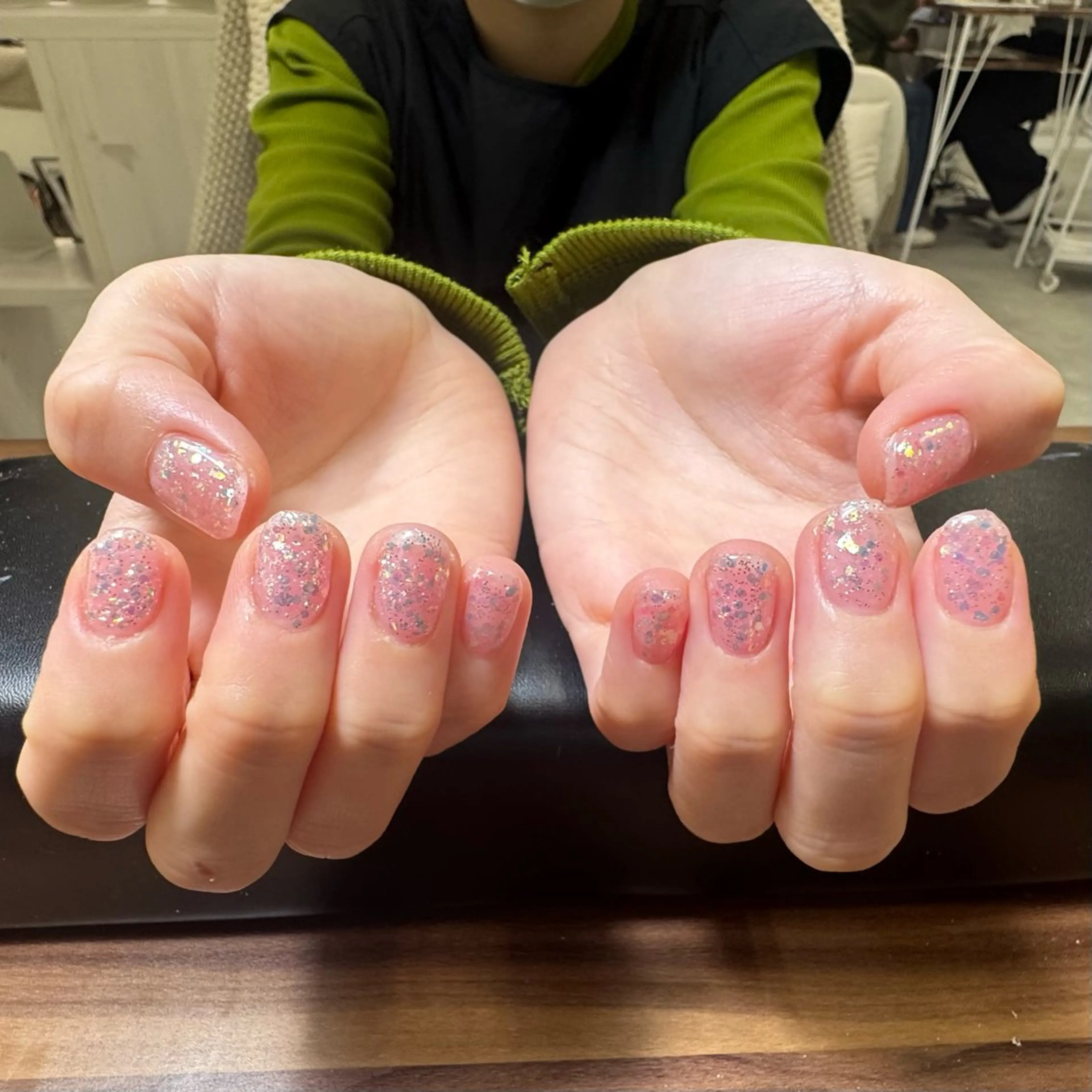 ネイル ラメ(グリッター) ワンカラーネイル ピンク エーナイン　イオンモール苫小牧店所属・尾﨑 梨緒のネイルデザイン