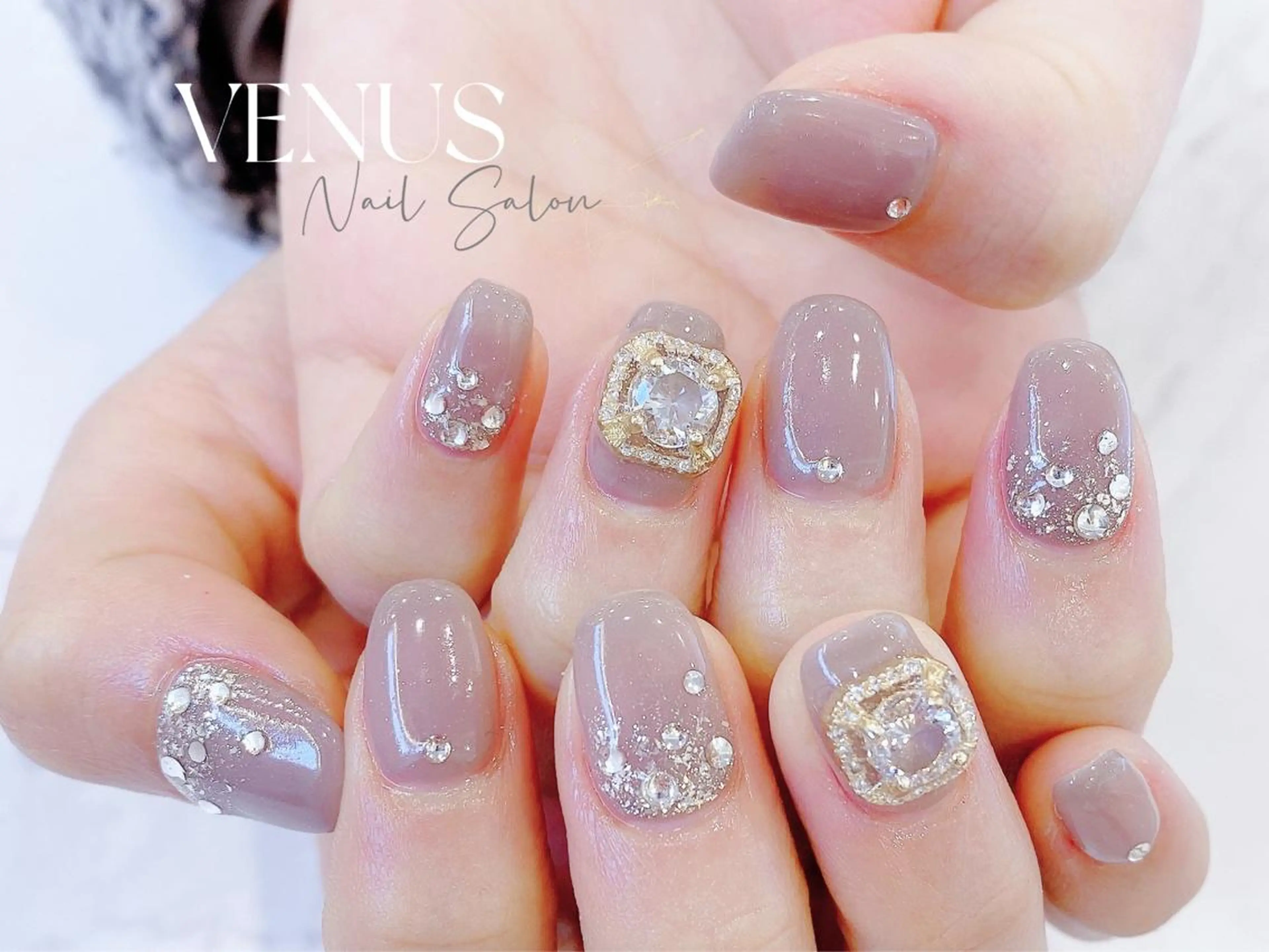 ミディアム VENUS Nail ★池袋徒歩2分のネイルデザイン