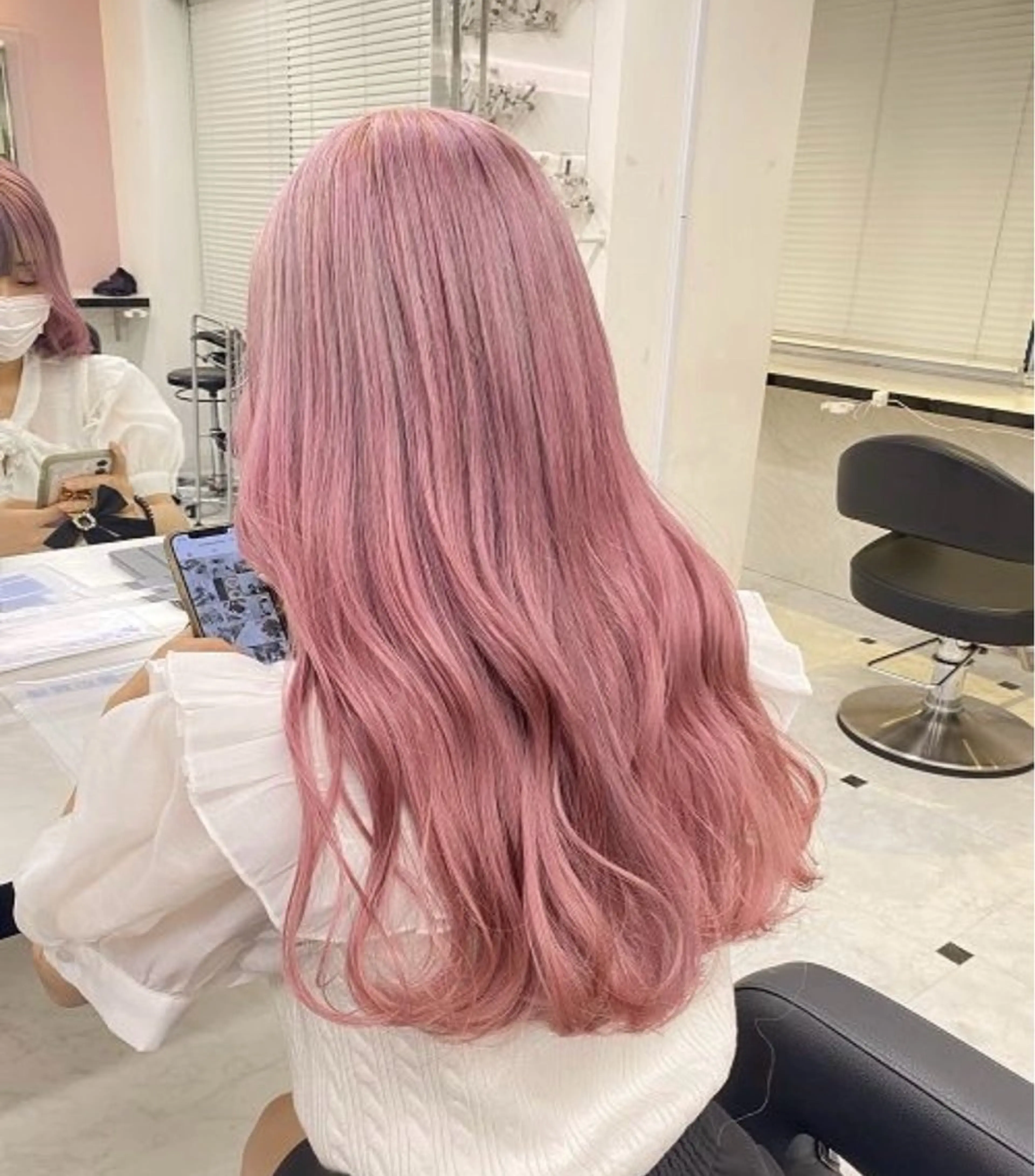 ロング カラー ヘアアレンジ 🩵ダメージレス艶感 ハイトーン🩷のヘアスタイル