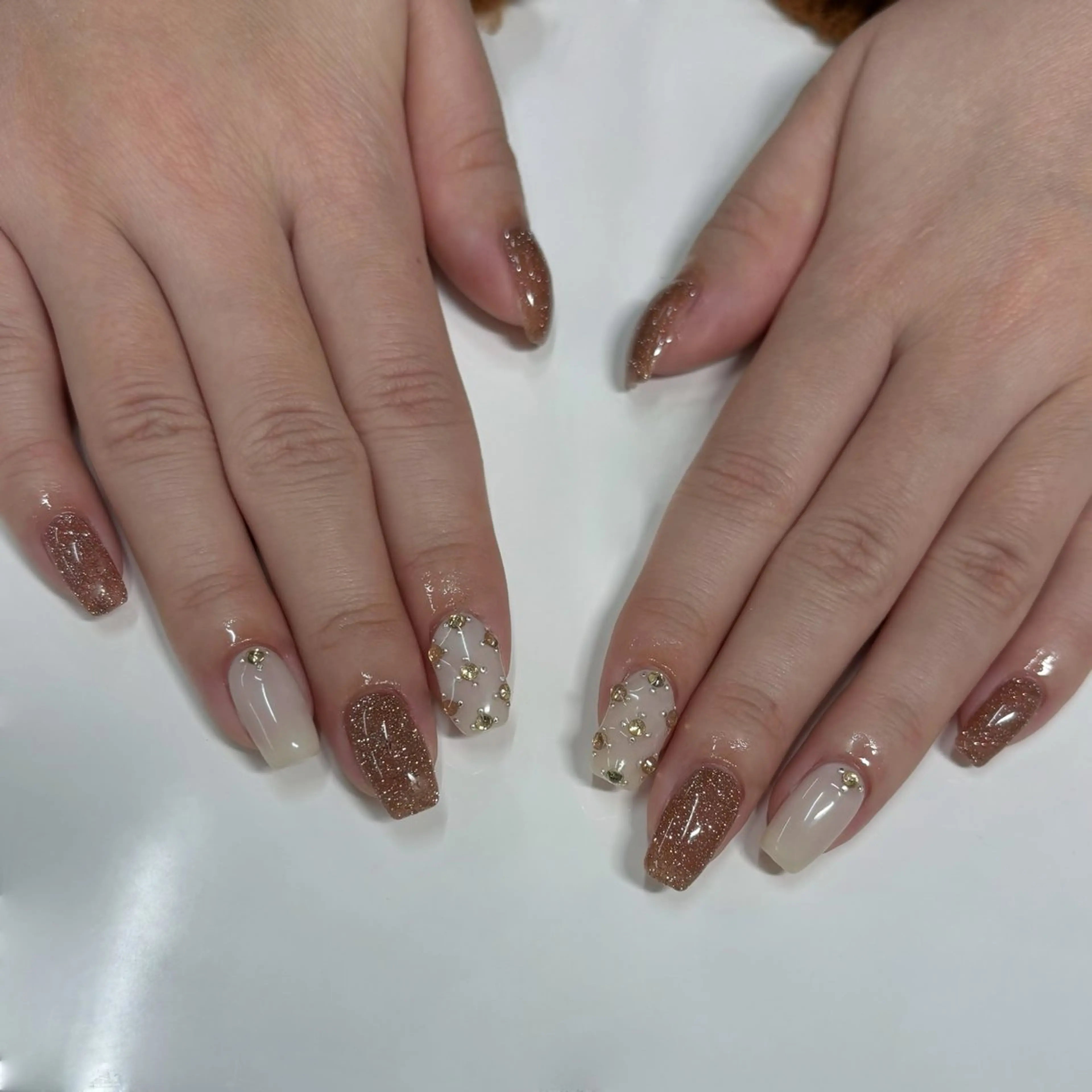 ネイル ハンドネイル 秋元 琴音のネイルデザイン