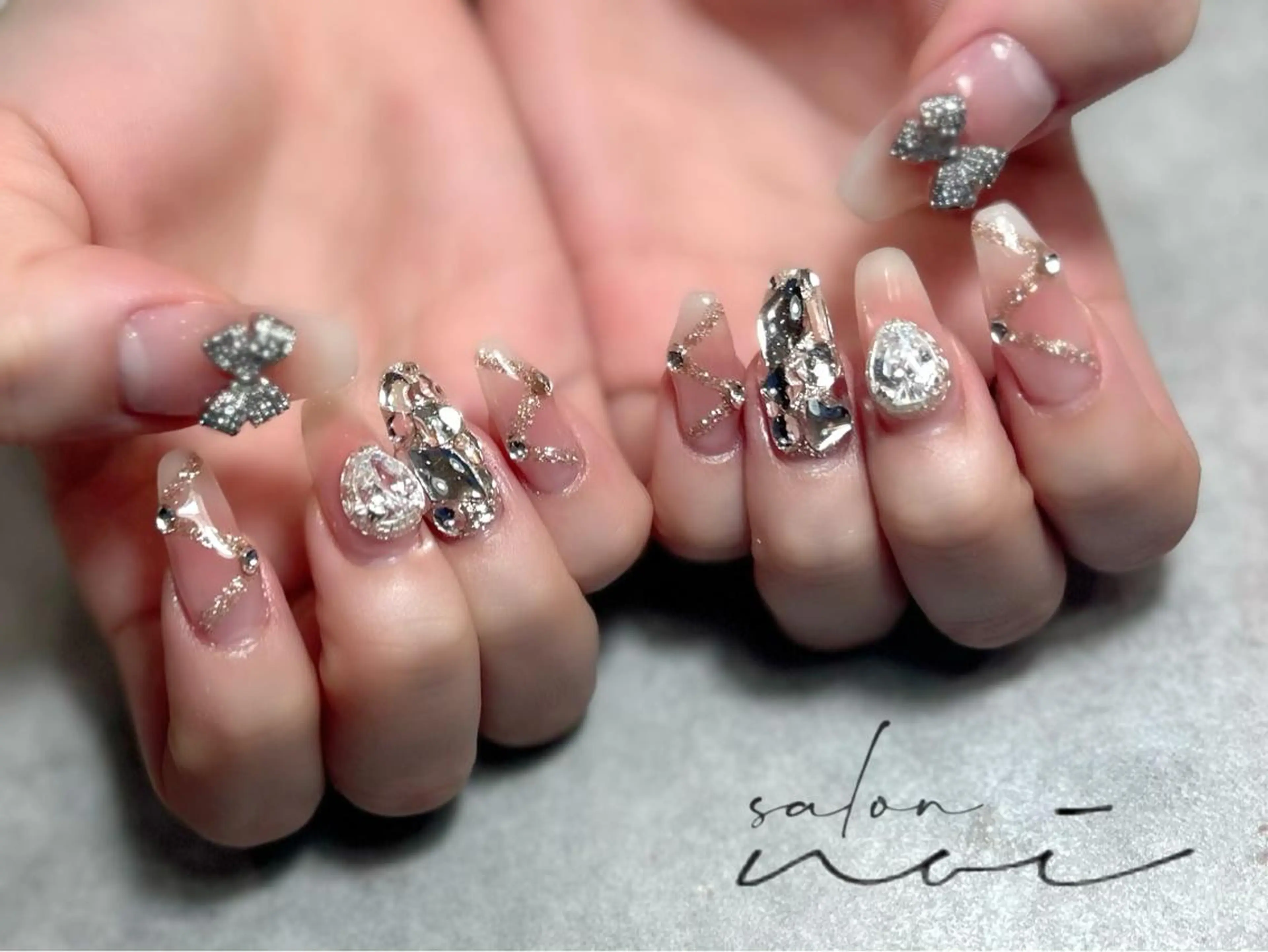 ネイル チークネイル リボン ハンドネイル salon noi所属・salon noiのネイルデザイン