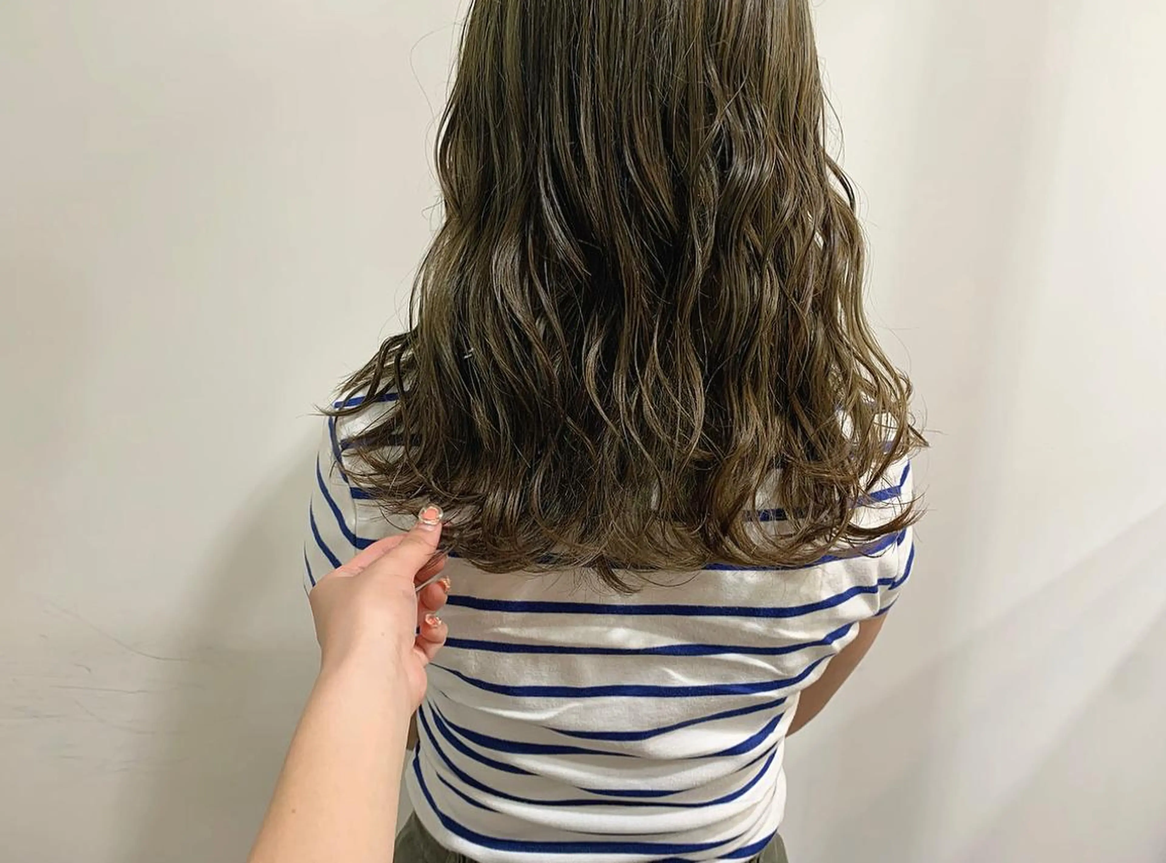 ミディアム カラー ヘアアレンジ ベージュカラー オリーブベージュ ヘアカラー トリートメント たかいわ みきのヘアスタイル