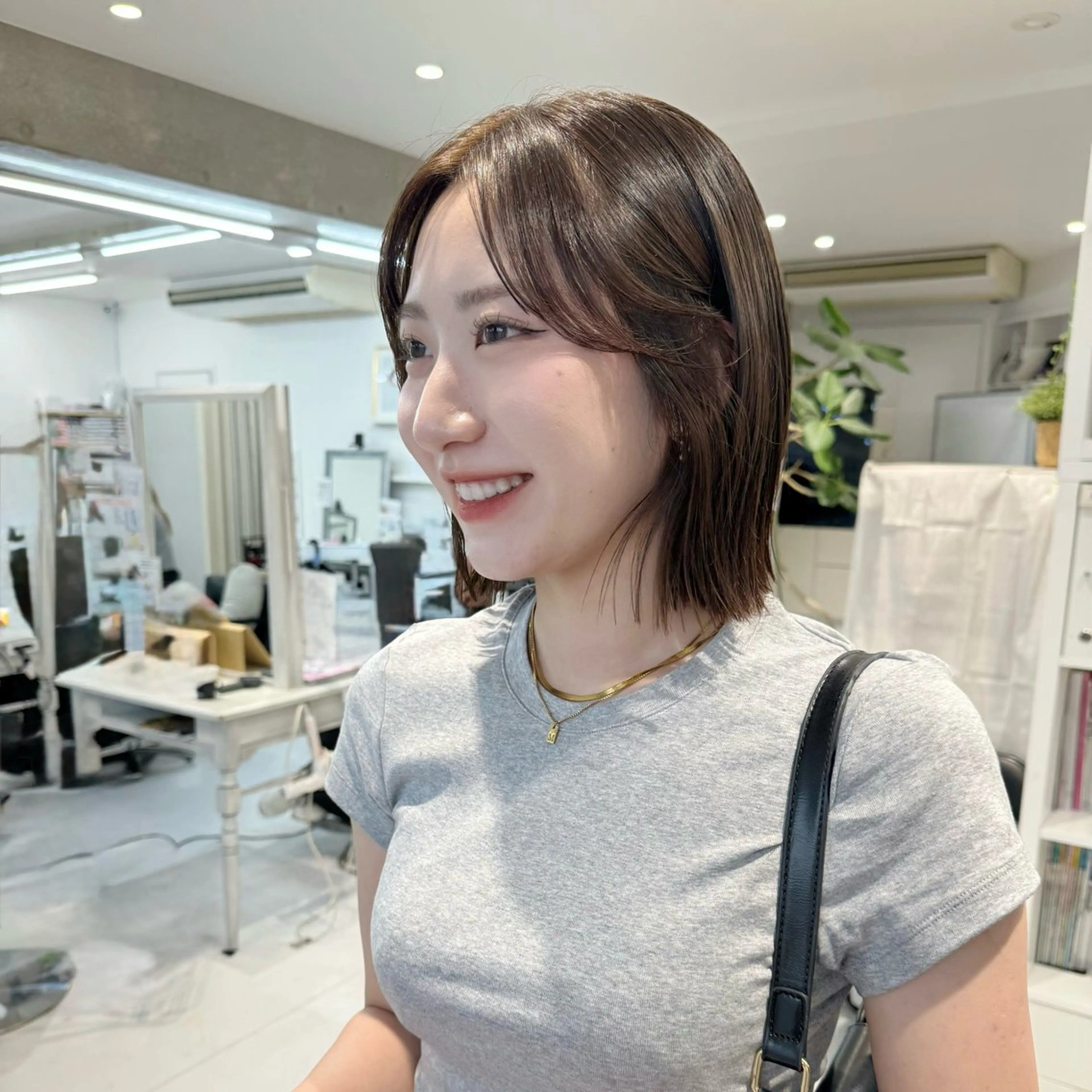 ミディアム 切りっぱなしボブ ボブ カット ヘアカラー トリートメント 会田有紀 /切りっぱなしボブのヘアスタイル