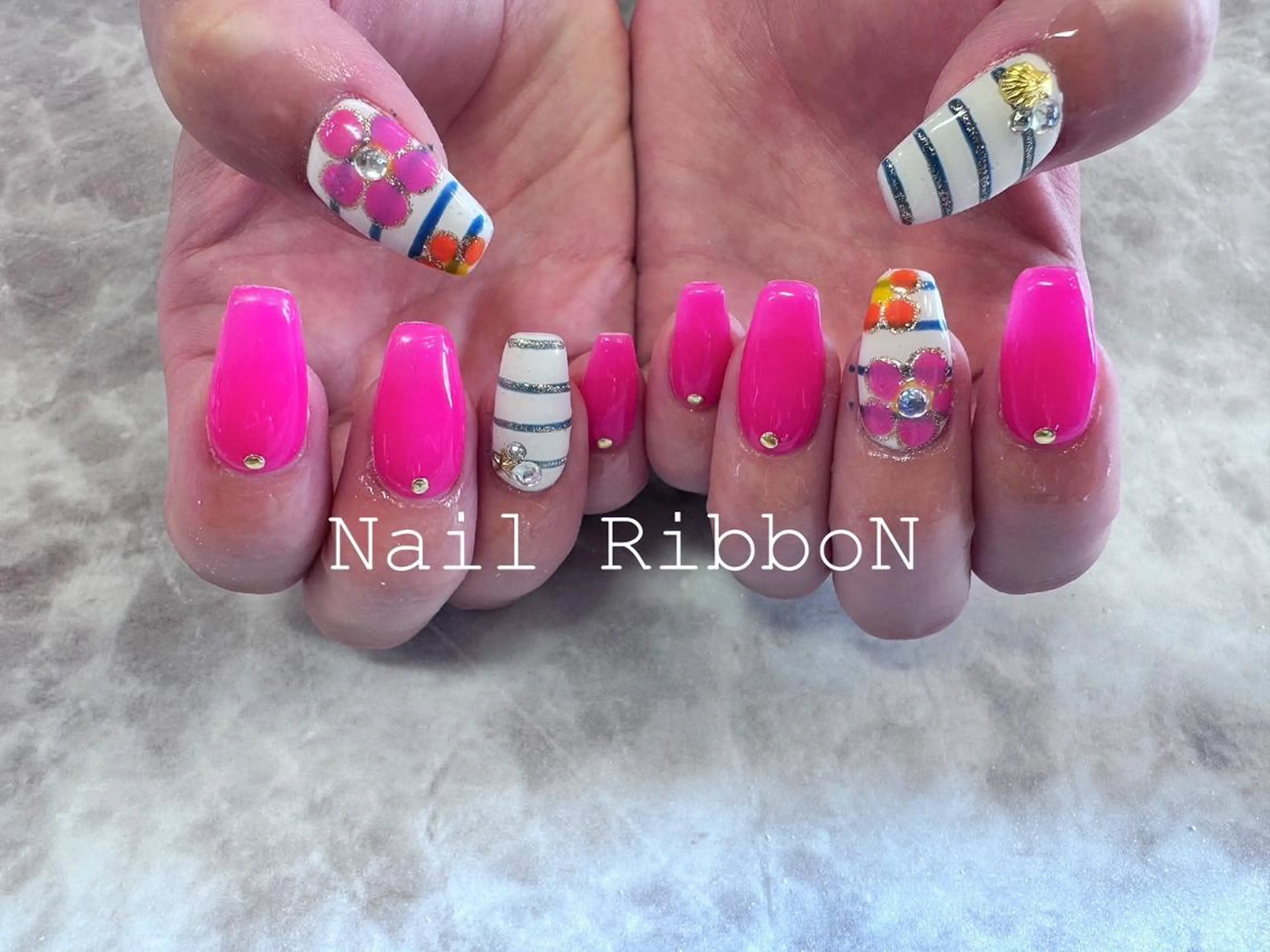 ネイル ネイルリボン 受付スタッフのネイルデザイン