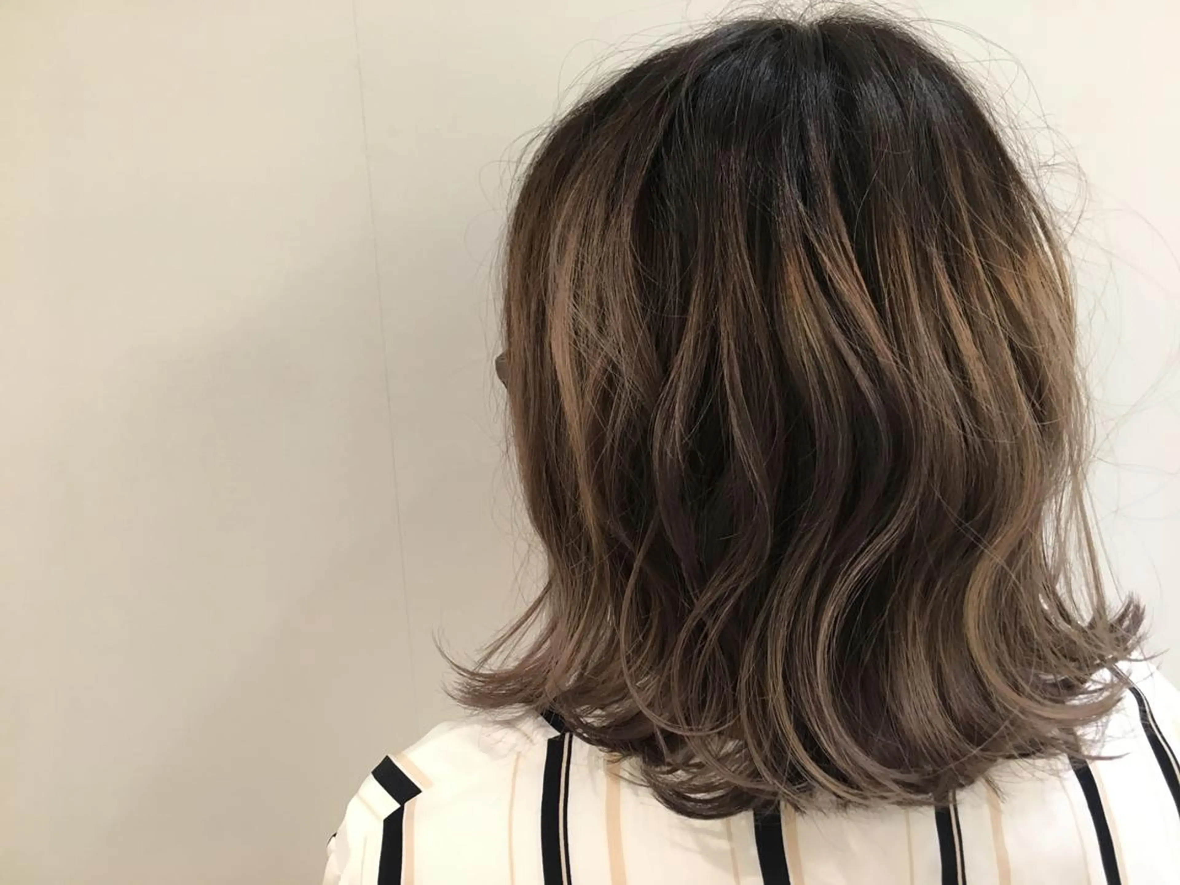 ミディアム カラー アディクシーカラー イルミナカラー due hair 京都駅前店 MILBON オージュア認定サロン【デューヘアー】所属・ハイトーンブリーチ 土坂　由志【京都】のヘアスタイル