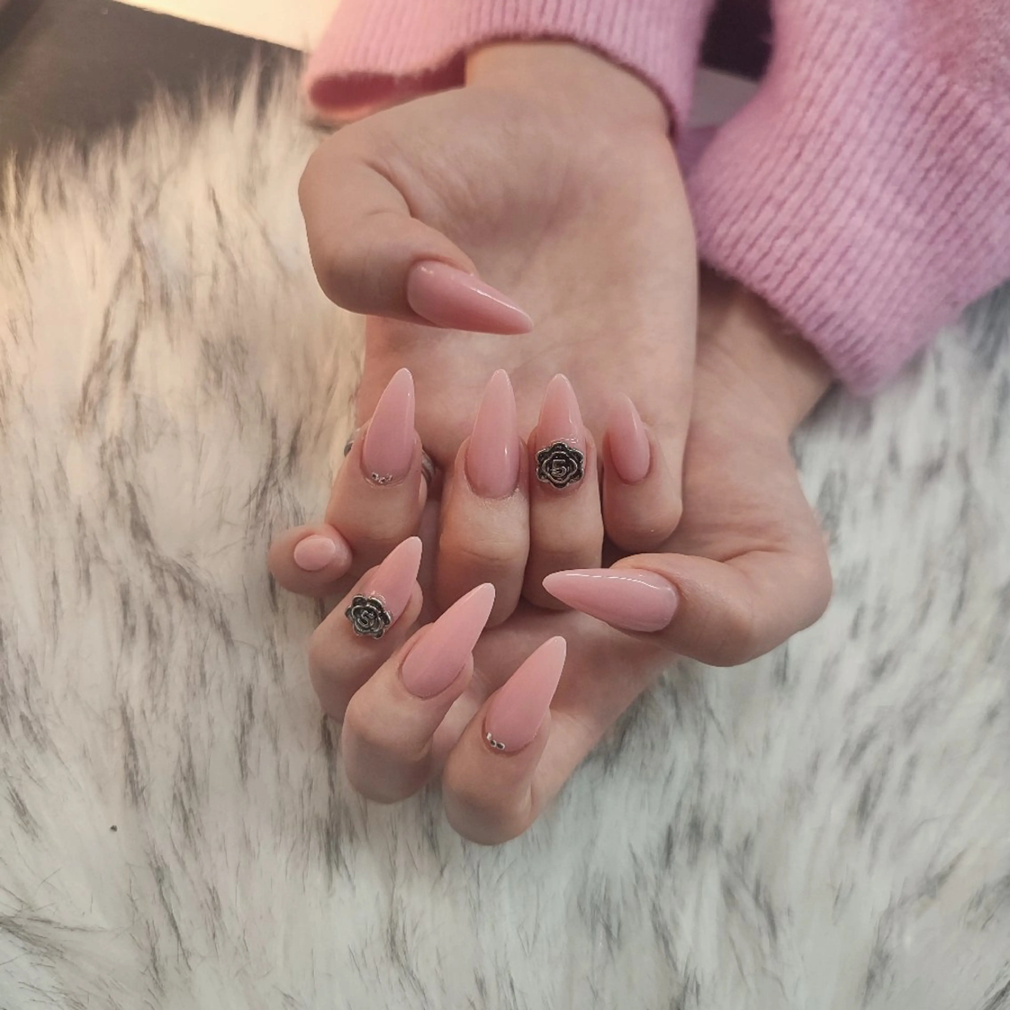 ネイル ハンドネイル RUNWAY 　　の眉毛・アイブロウイメージ