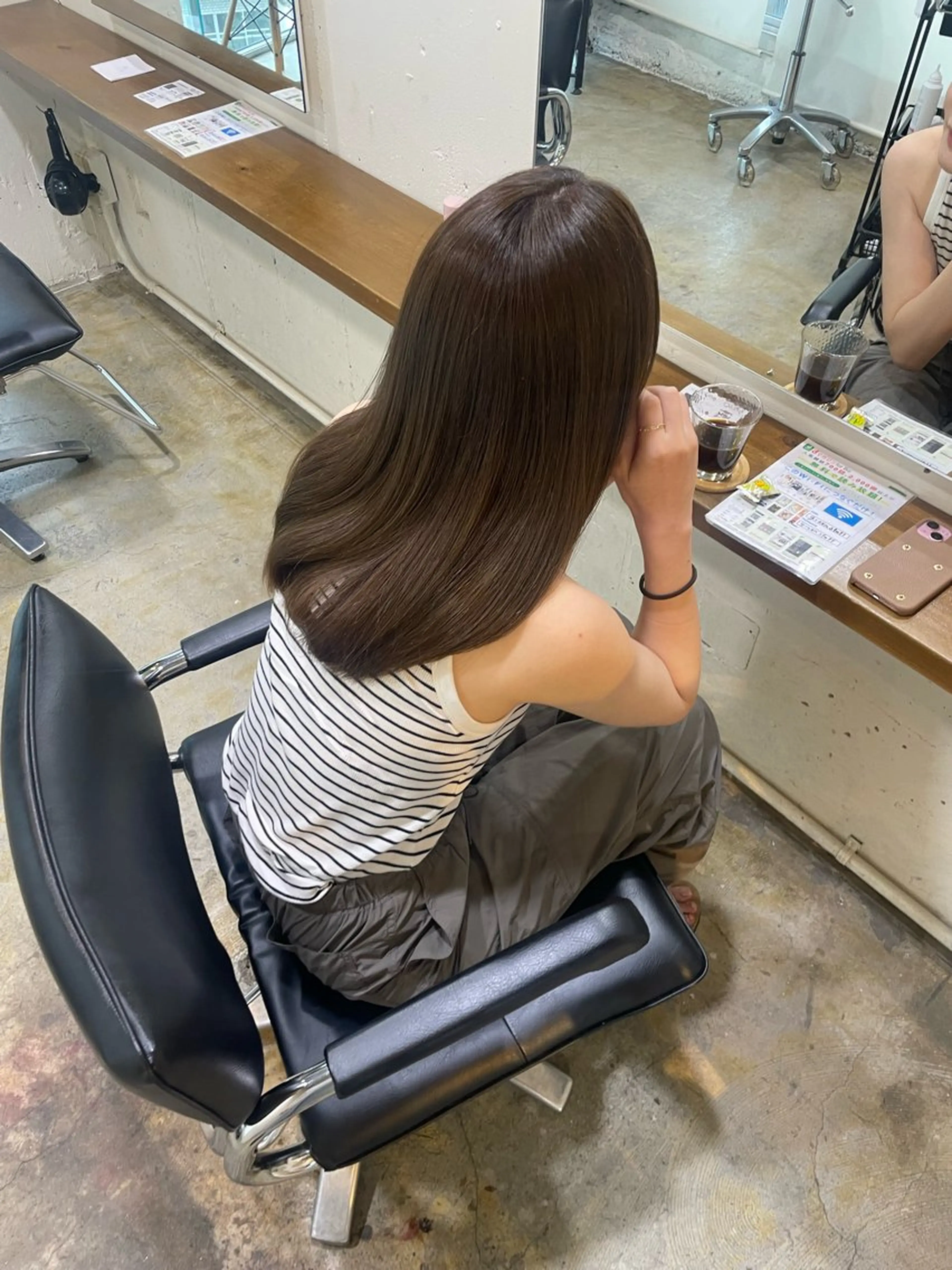 セミロング カラー ベージュカラー オリーブベージュ カット ヘアカラー トリートメント MIOベージュカラー 柔らかいカラーのヘアスタイル