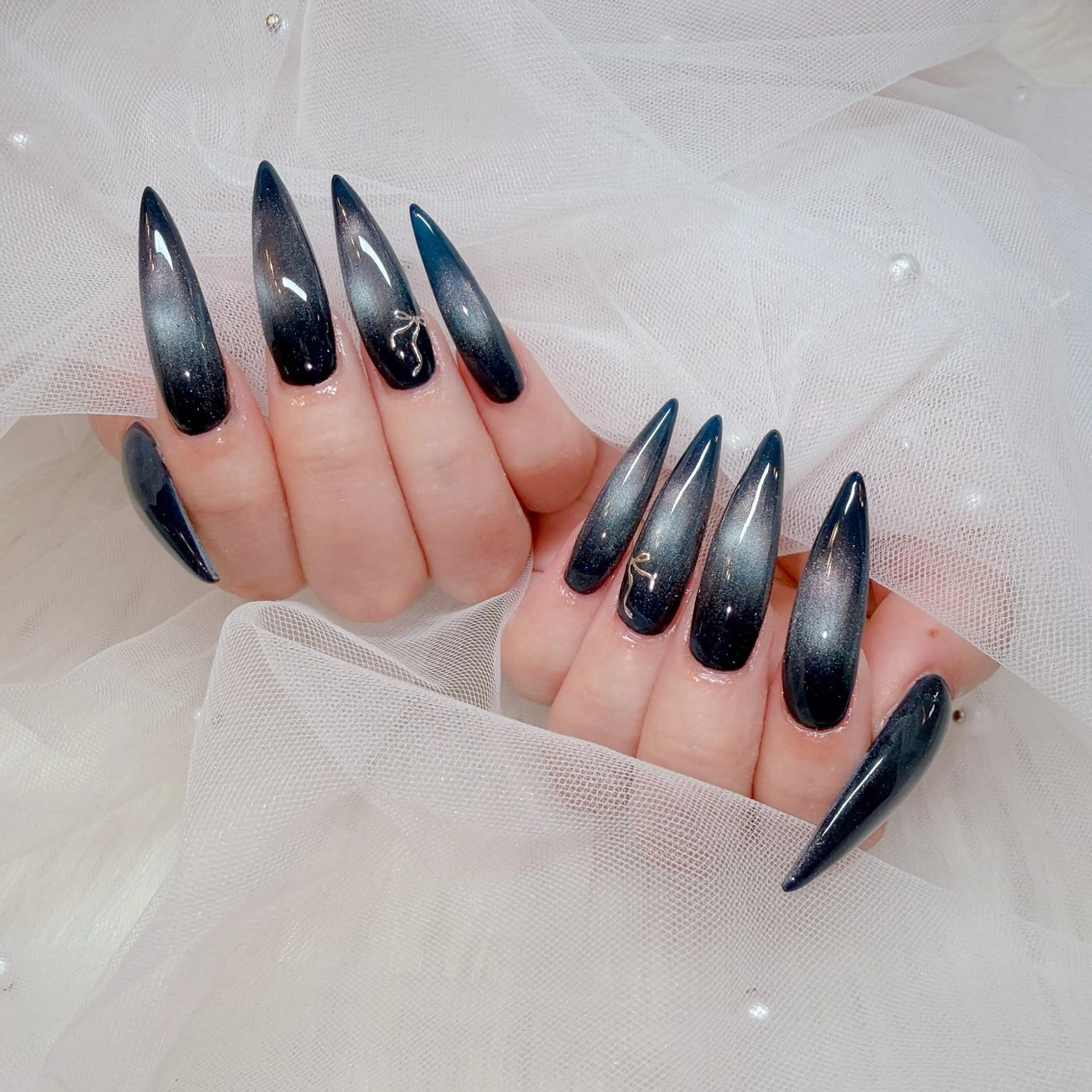 ネイル ネイビー シンプルネイル ネイルチップ ラクロレ ハナ︎🌼のネイルデザイン