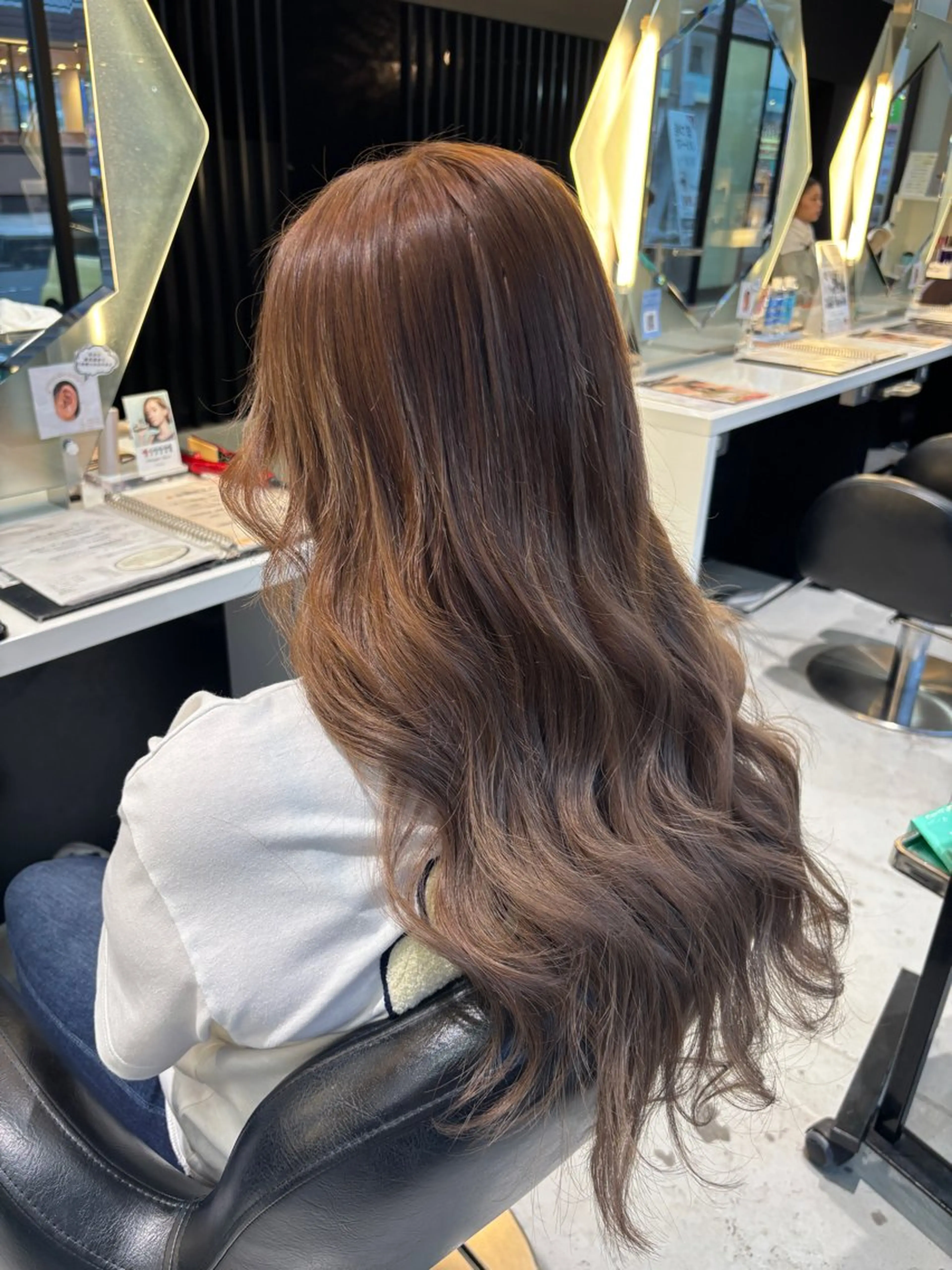 ロング カット ヘアカラー エクステ 超透明感カラー🦋韓 国羽エクステ🪽🫧のヘアスタイル