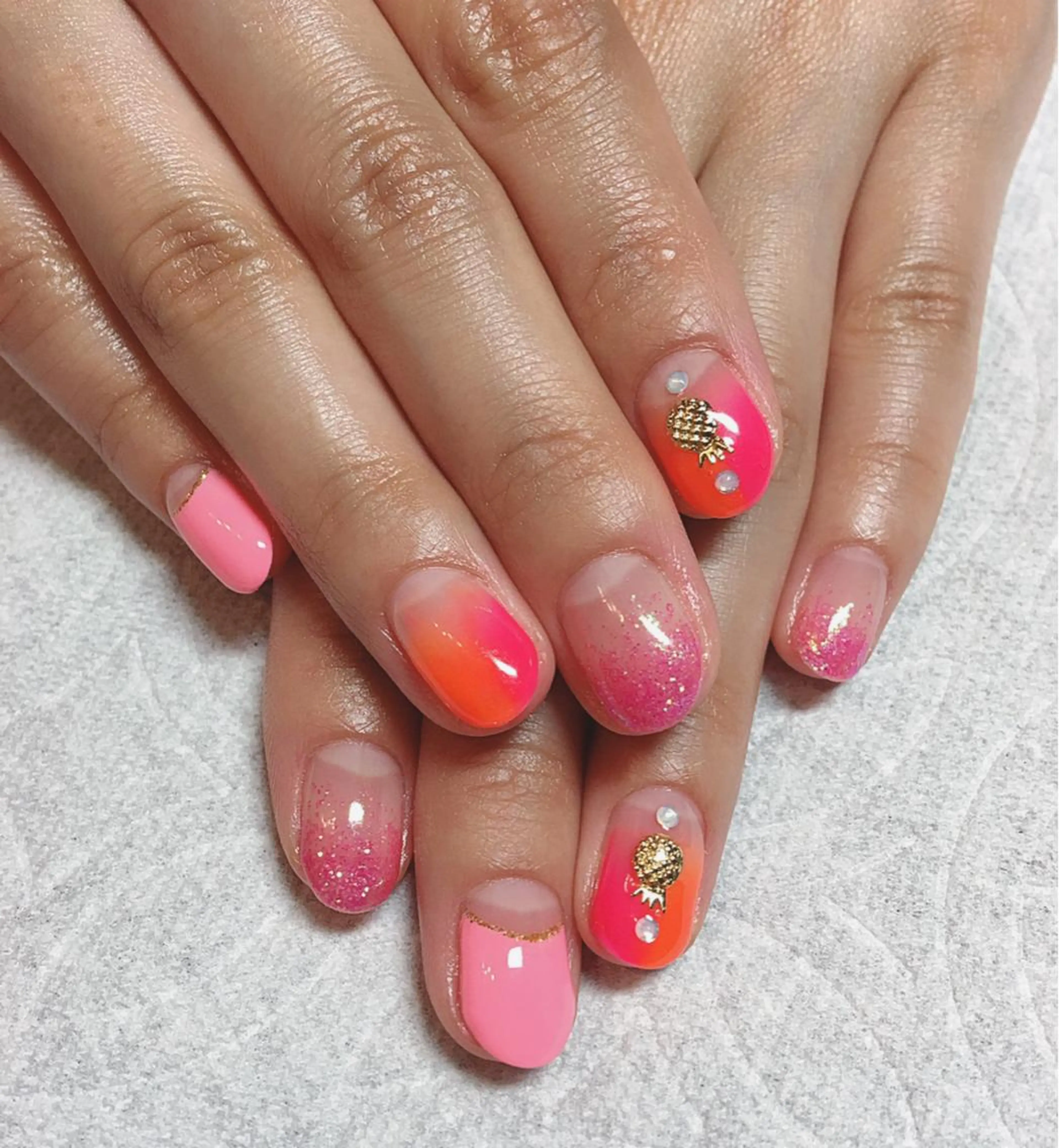 ネイル ジェルネイル オレンジ ピンク THECOLORS所属・近貞 莉奈のネイルデザイン