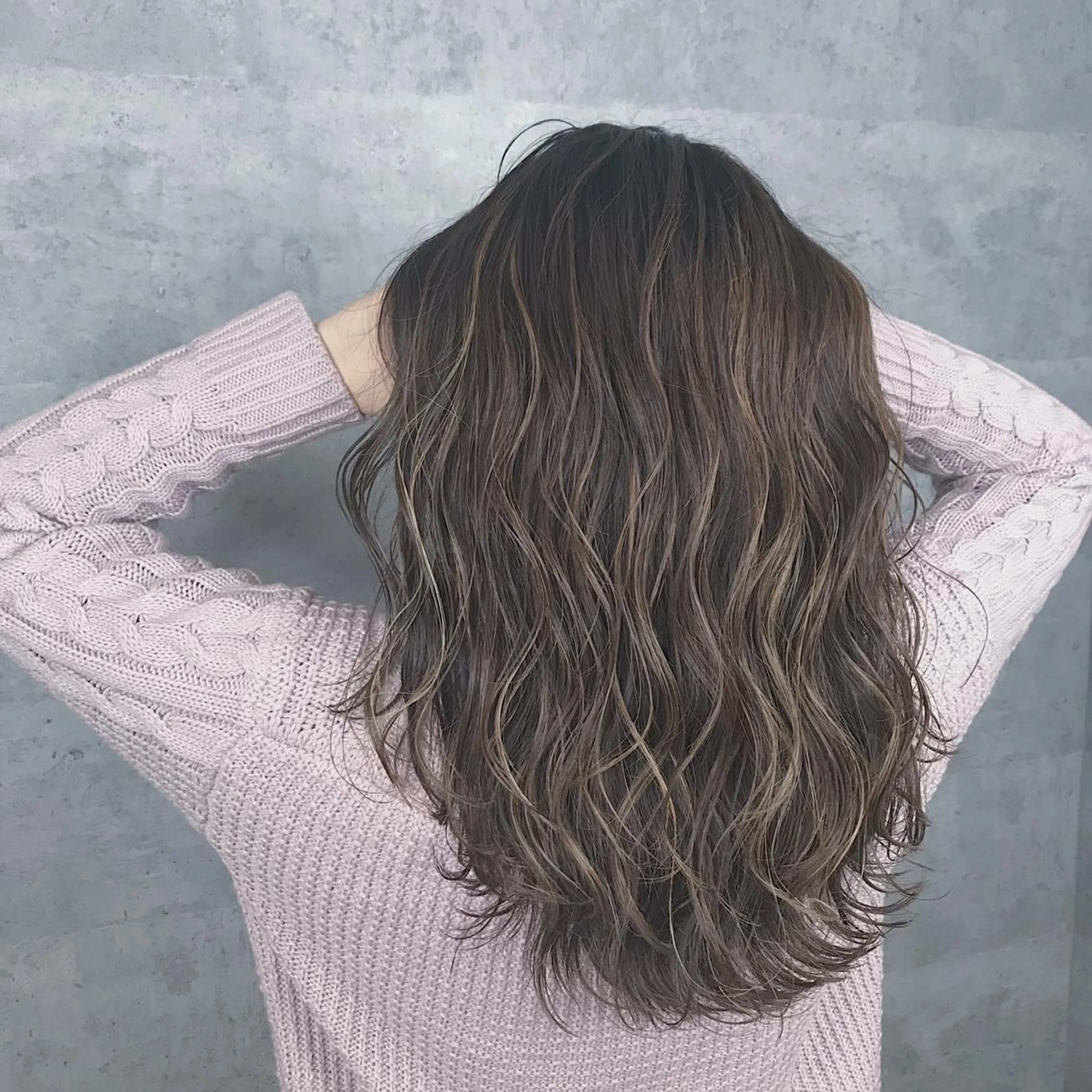 セミロング カラー _WHITE 天王寺のヘアスタイル