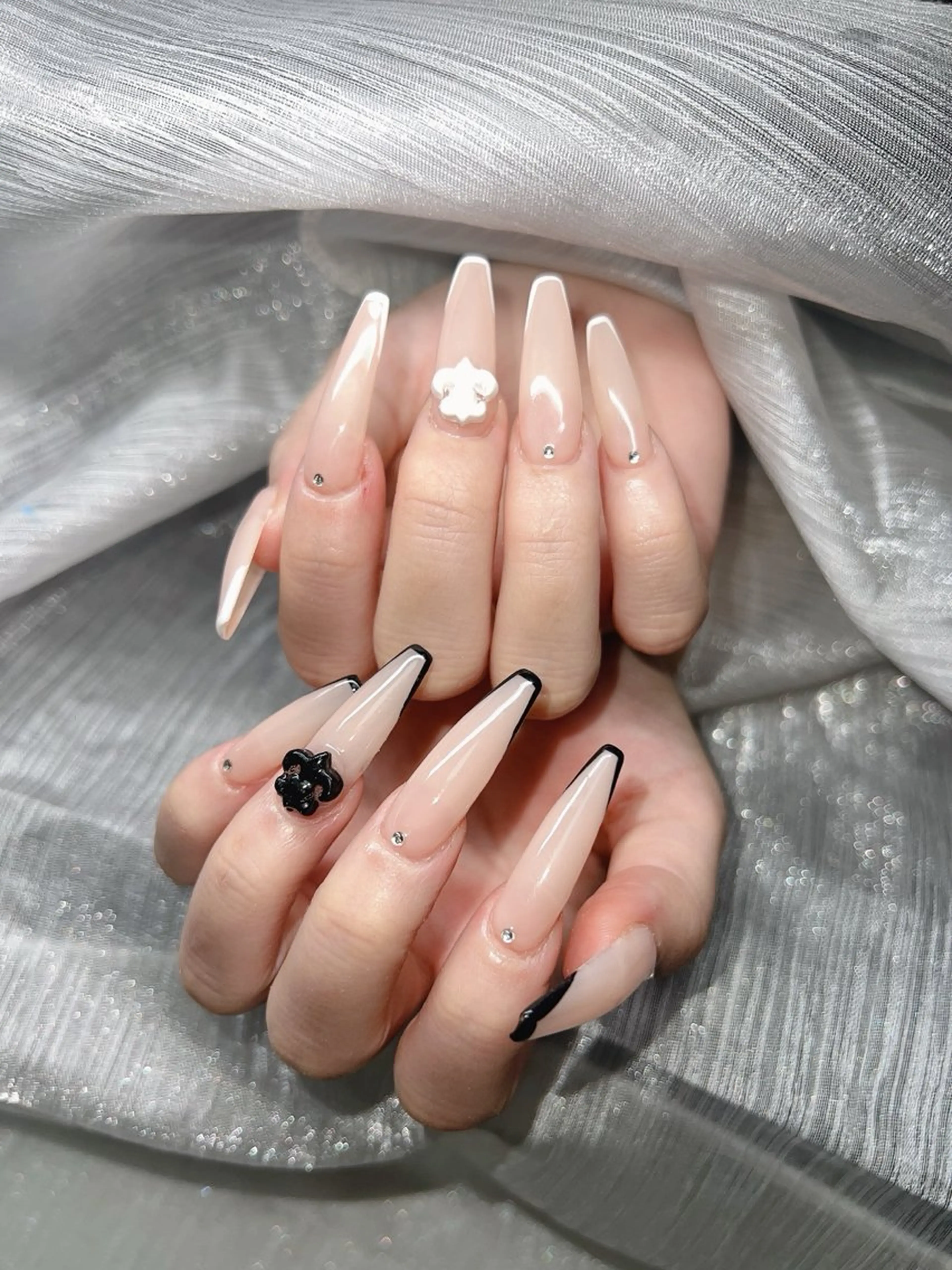 ネイル オーロラネイル チークネイル 長さ出し フットネイル フレンチネイル ハンドネイル Lee Nailsのネイルデザイン