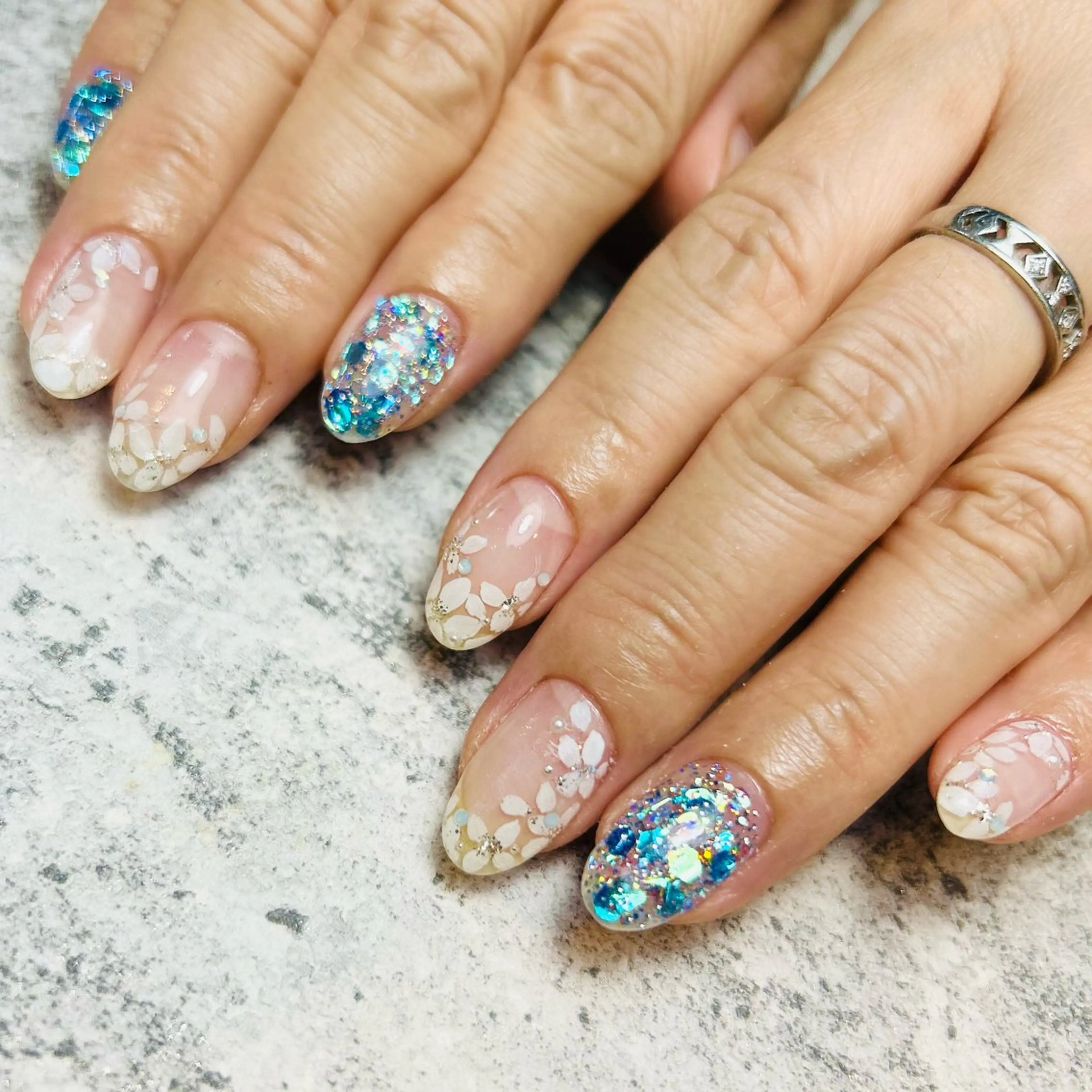 ネイル フラワーネイル ネイルサロンmuumii所属・東十条muumii ネイルまつ毛のネイルデザイン