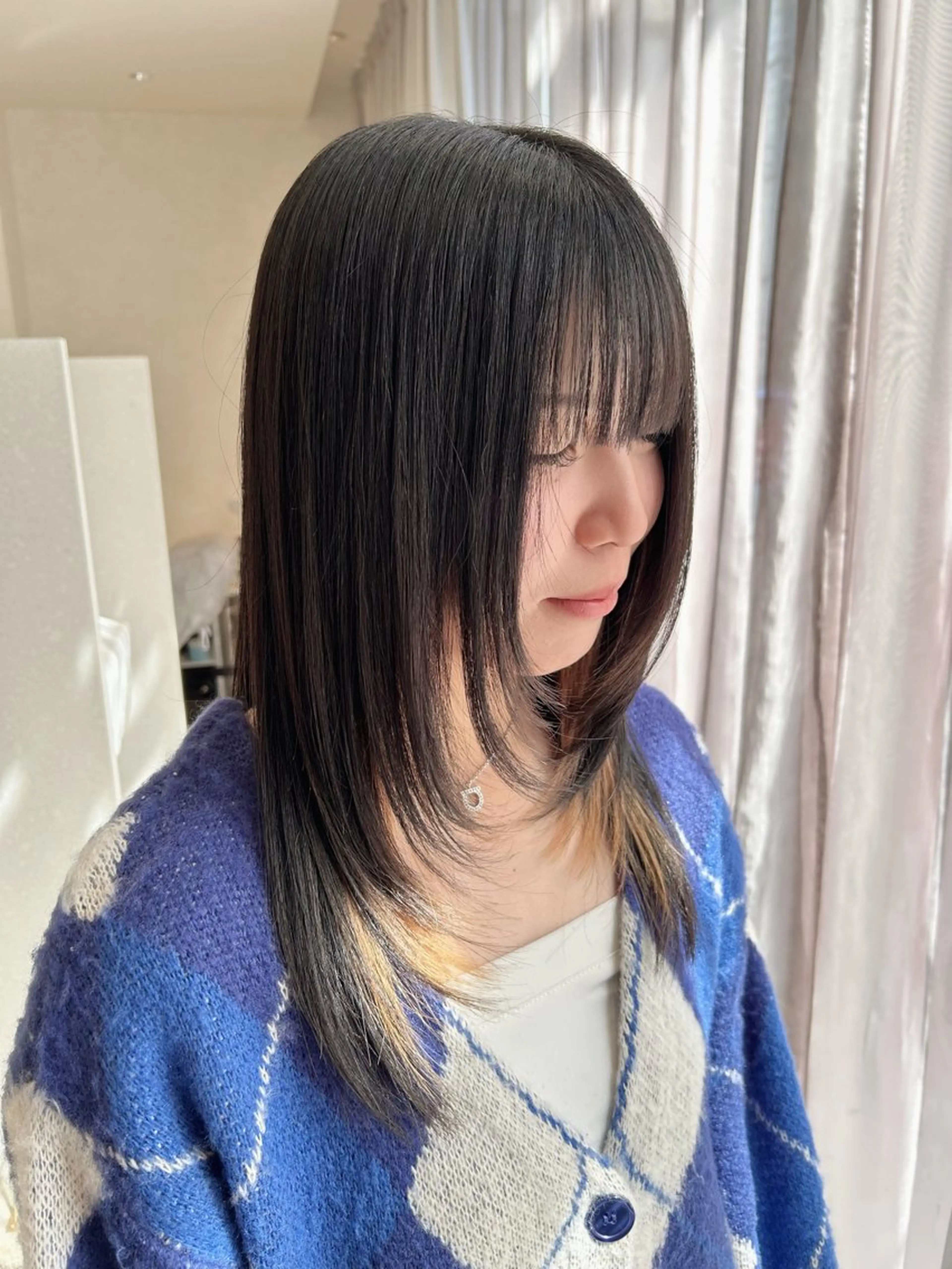 セミロング レイヤーカット inity　杉本 美羽のヘアスタイル