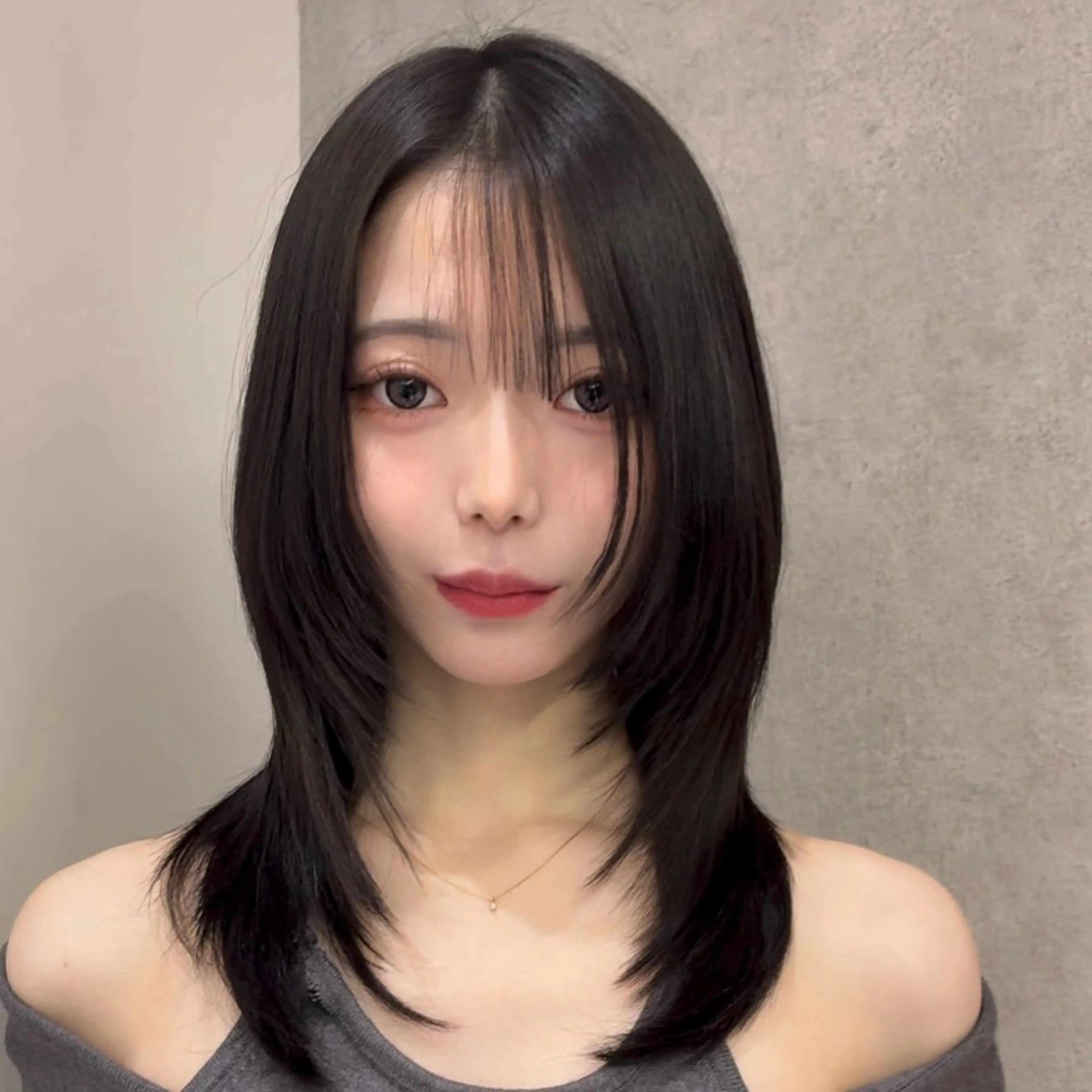 ミディアム カット ヘアカラー トリートメント ヘッドスパ ヘアセット ハッシュカット🖤 レイヤー/透けカラーのヘアスタイル