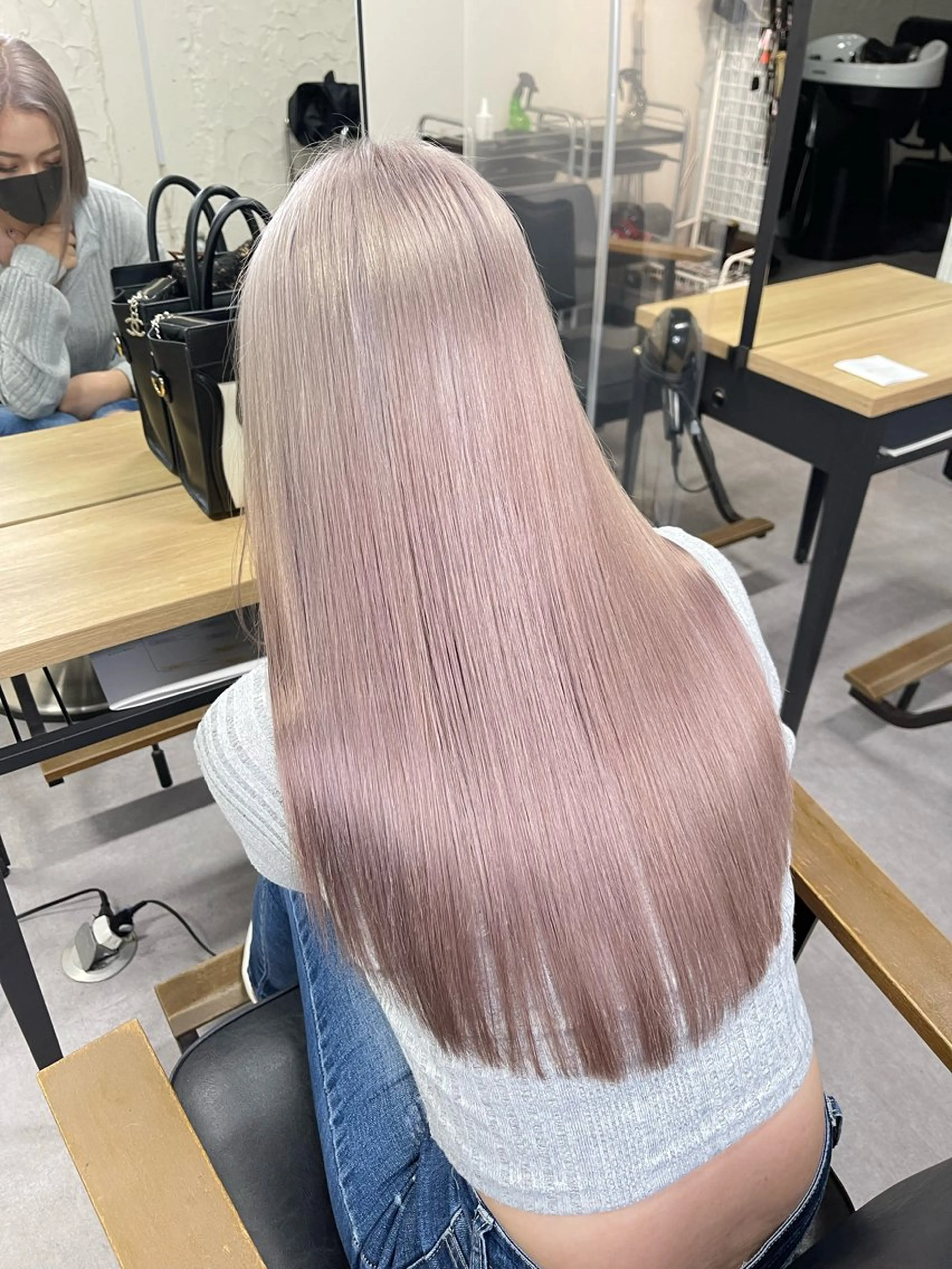 カラー ベージュカラー ブリーチ ケアブリーチ ミルクティーベージュ ヘアカラー SWAY所属・SWAY_KAI_ 長谷川魁のヘアスタイル