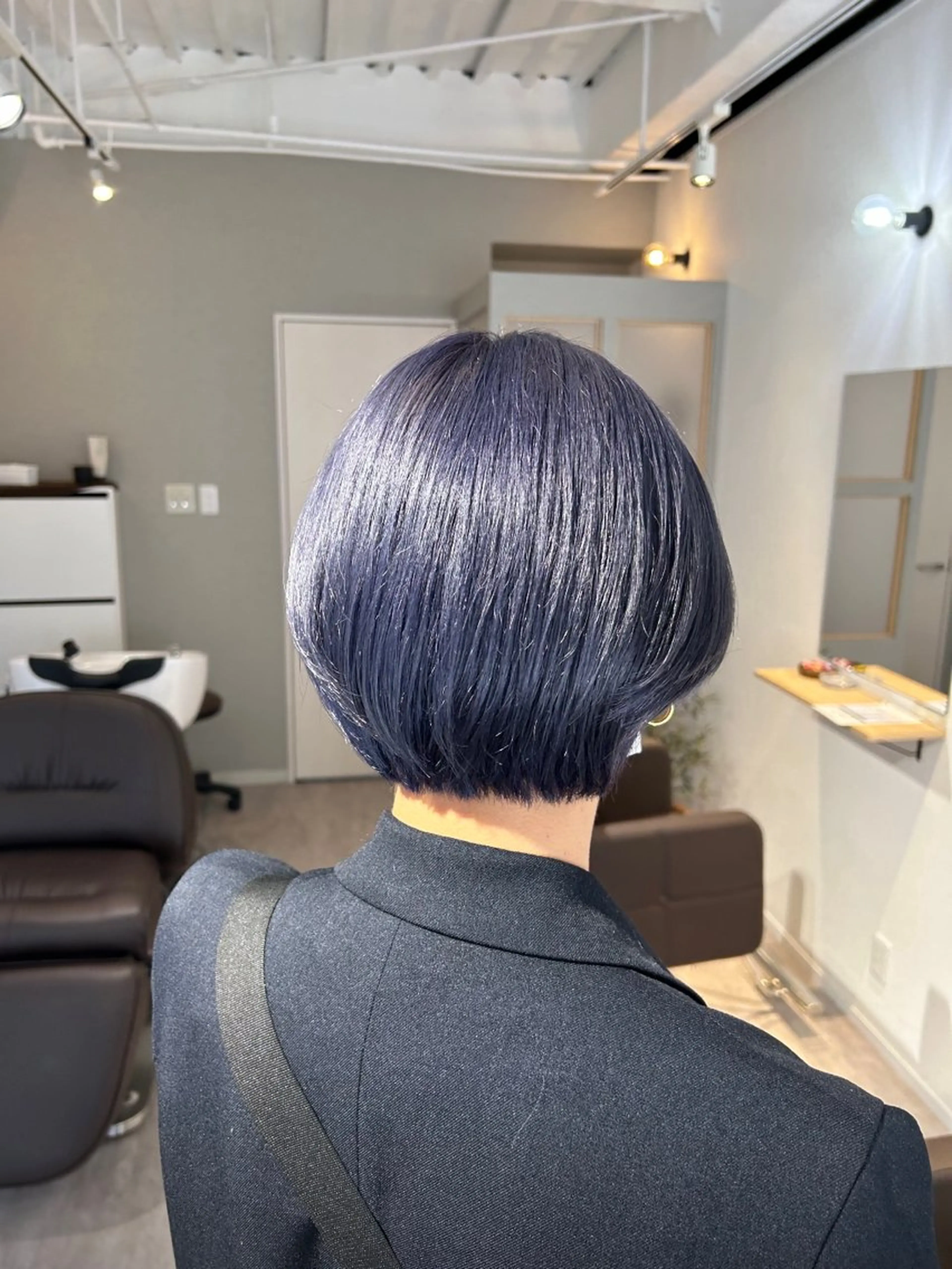 ショート カラー ブリーチ ブルーカラー ブルーラベンダー ラベンダーカラー ショートヘア カット 縮毛矯正 韓国ヘア nanahaのヘアスタイル