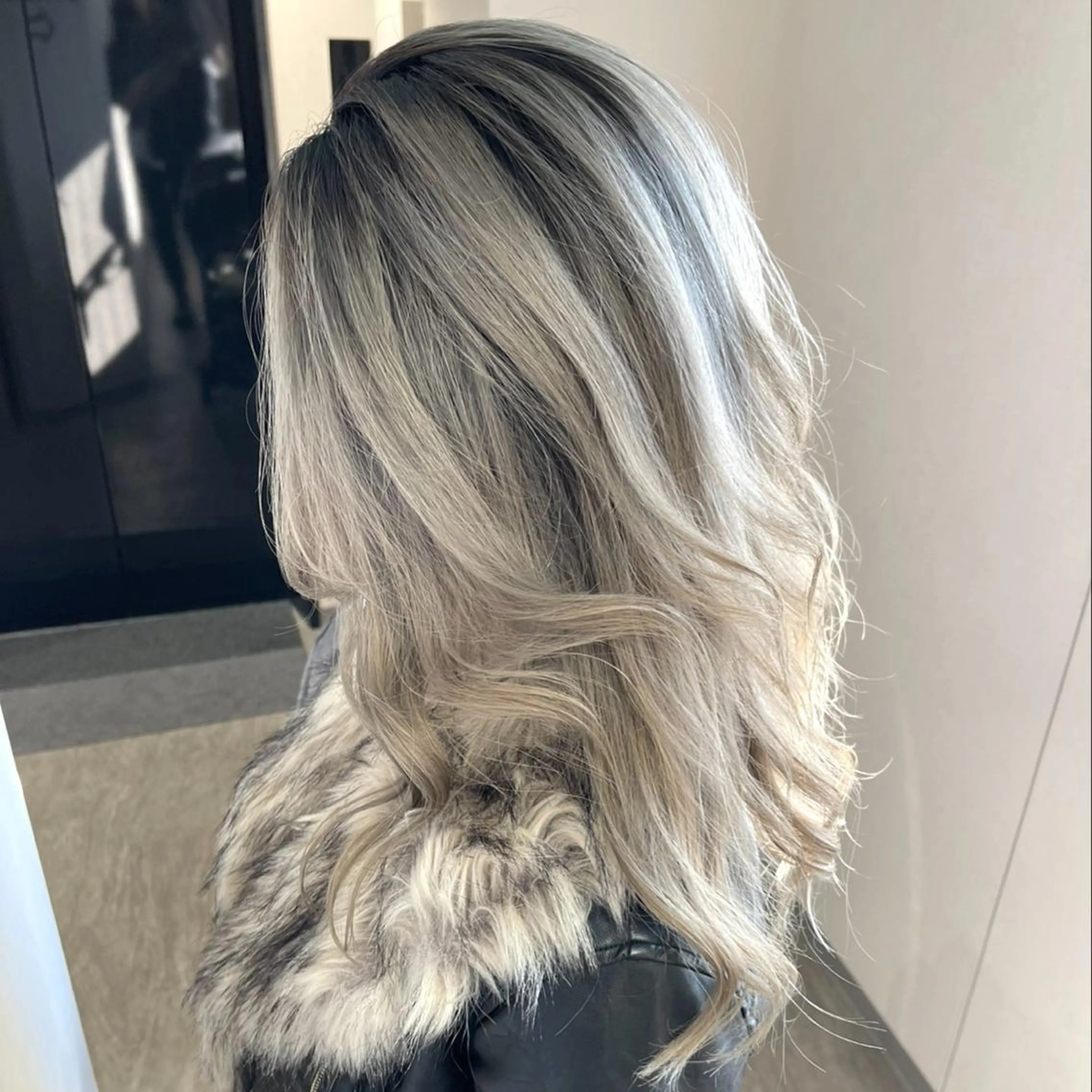 セミロング カラー ベージュカラー ブリーチ ダブルカラー グレージュ ホワイトベージュ ヘアカラー 松井那津子 /ハイライトブリーチのヘアスタイル