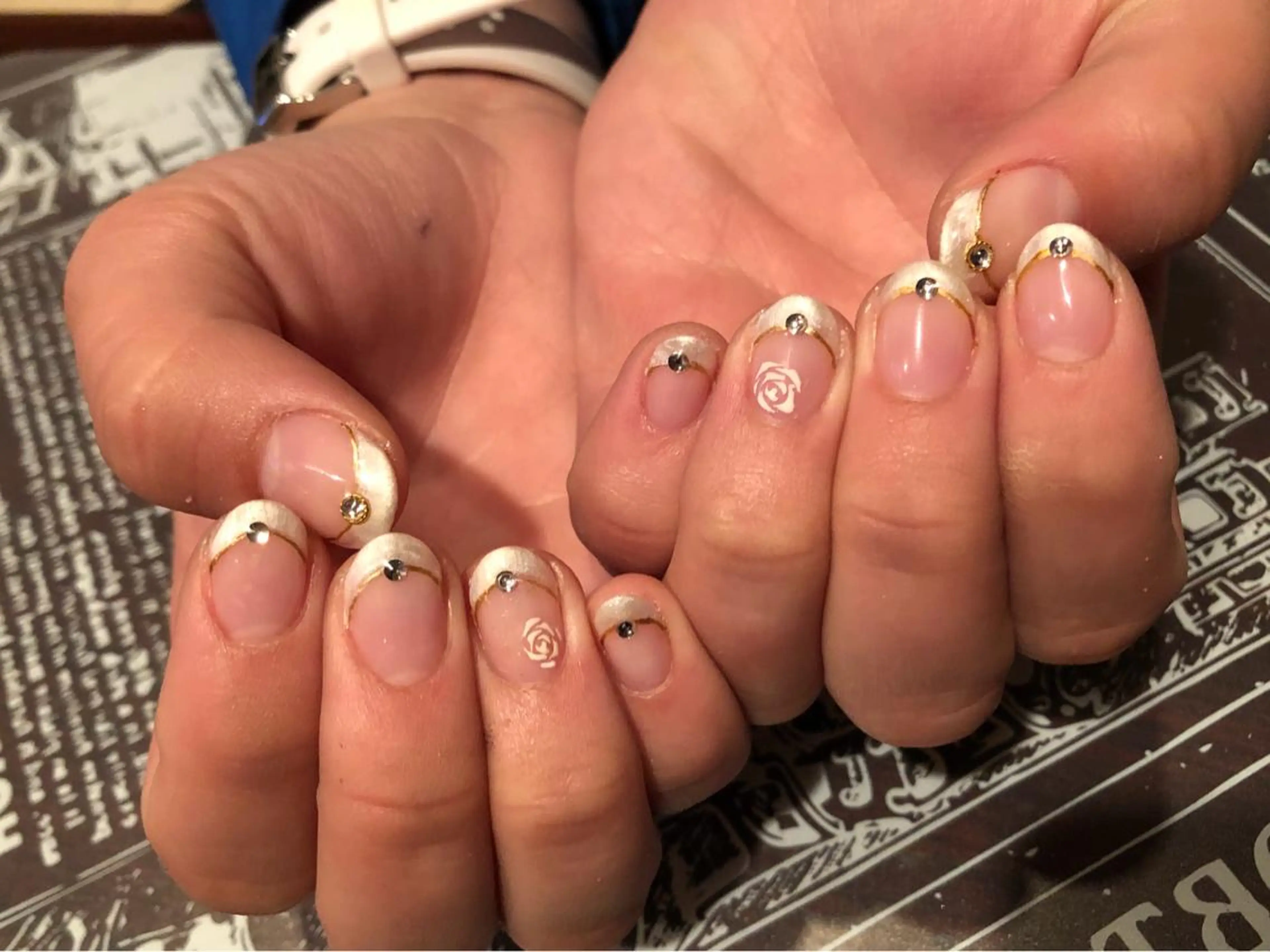 ネイル アートネイル ラメ(グリッター) ストーンネイル プライベートサロン Featherのネイルデザイン