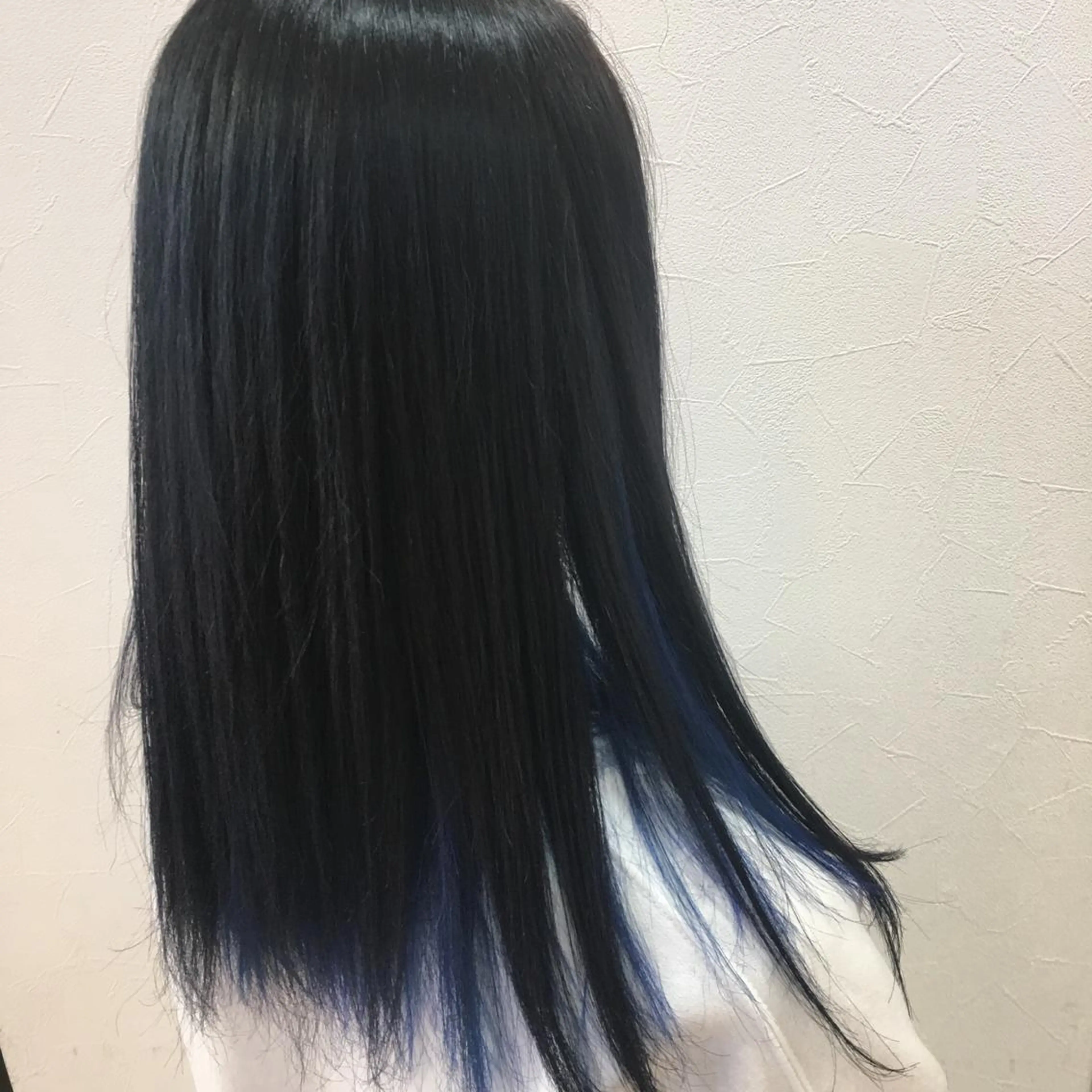 ロング カラー 黒髪 ブリーチ ブルーカラー ブルーブラック Minori【ミノリ】所属・井手 孔介のヘアスタイル