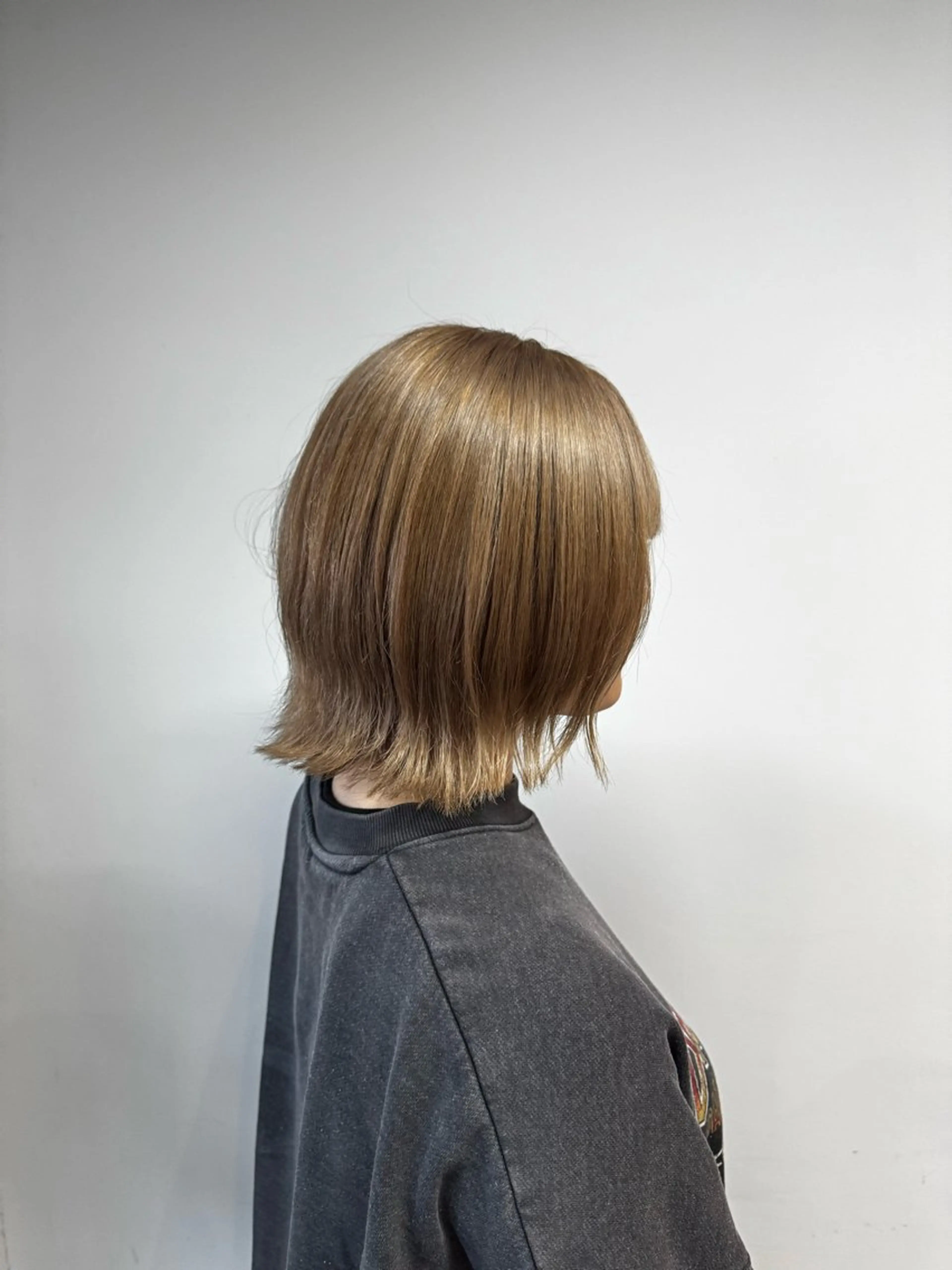 ショート 透け感/ハイトーン/ レイヤー/小山田のヘアスタイル