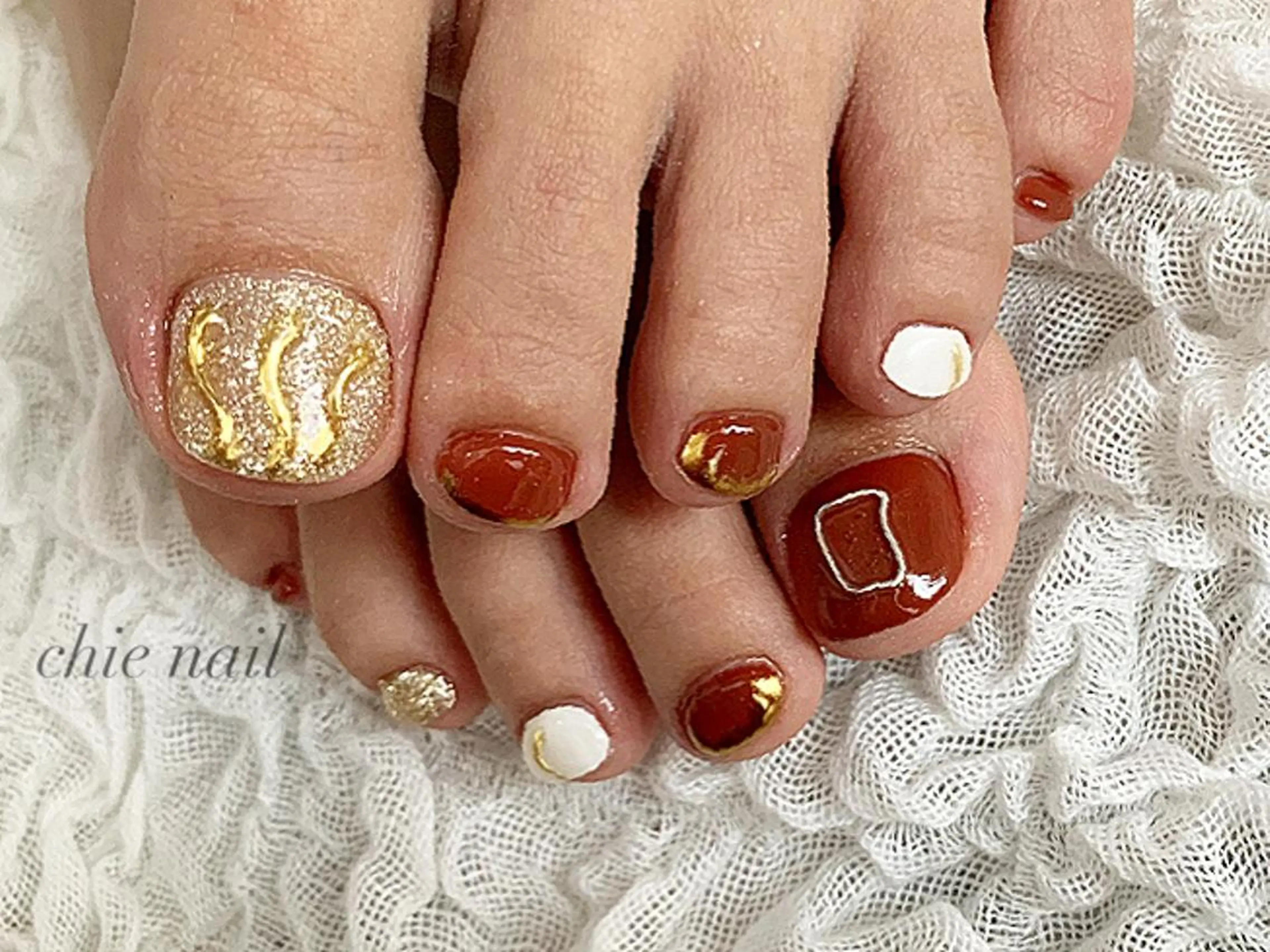 ネイル ブラウン フットネイル ゴールド 森ノ宮❤︎ chieのネイルデザイン