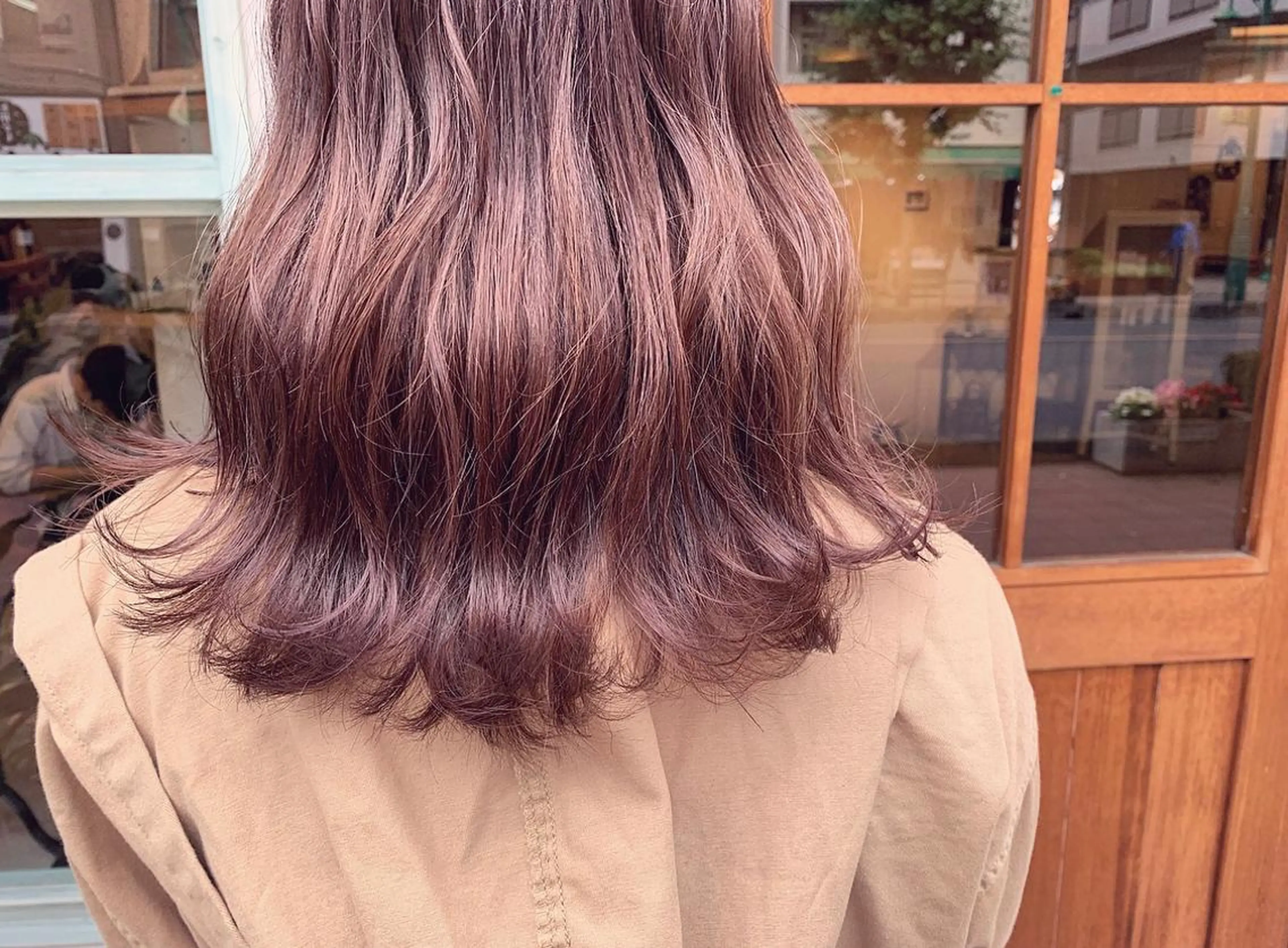 ミディアム カラー ベージュカラー ブリーチ ピンクカラー ピンクベージュ ヘアカラー たかいわ みきのヘアスタイル