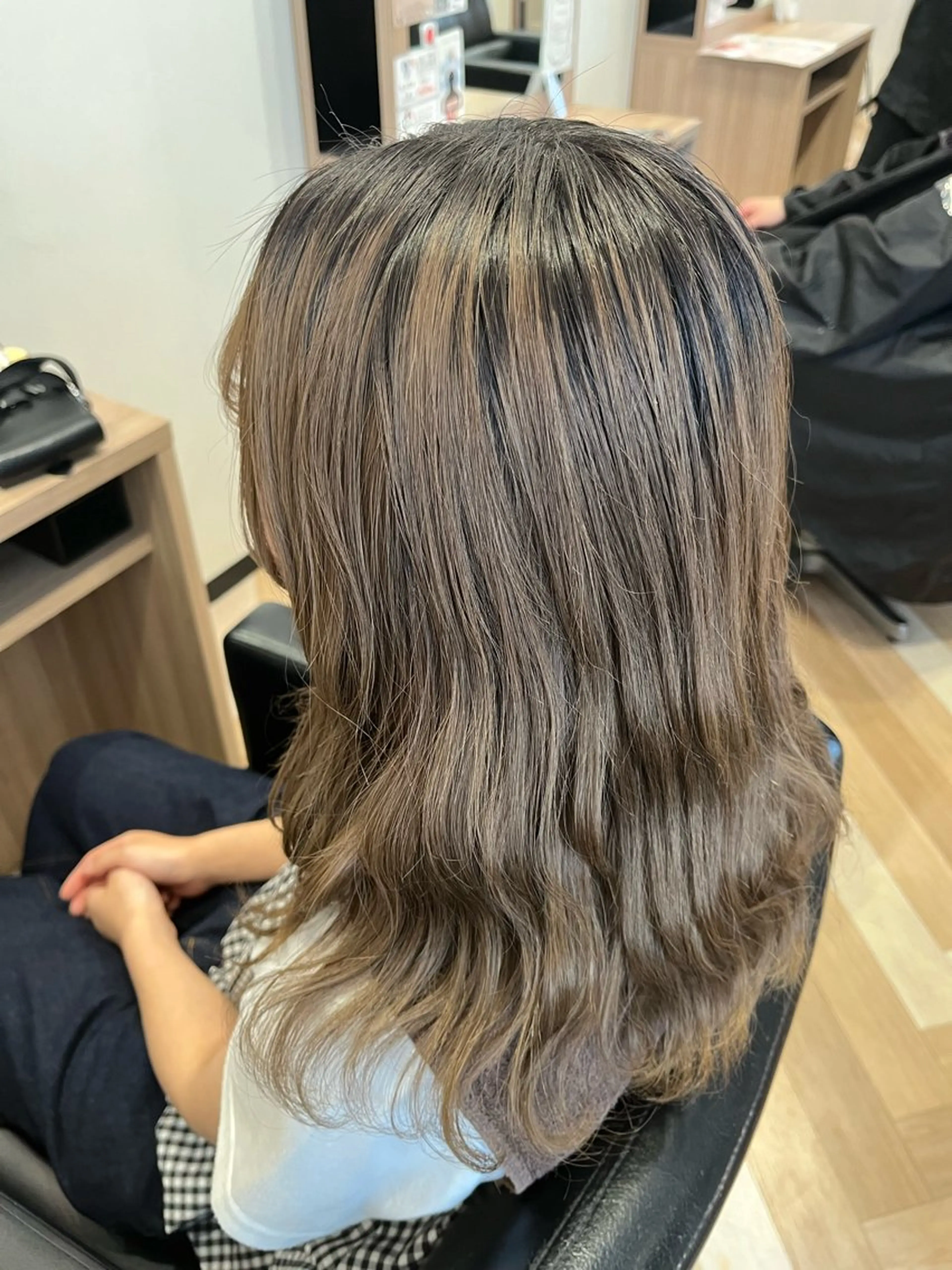 ミディアム カラー ヘアカラー トリートメント 艶髪特化 しゅんぼう 長岡髪質改善のヘアスタイル