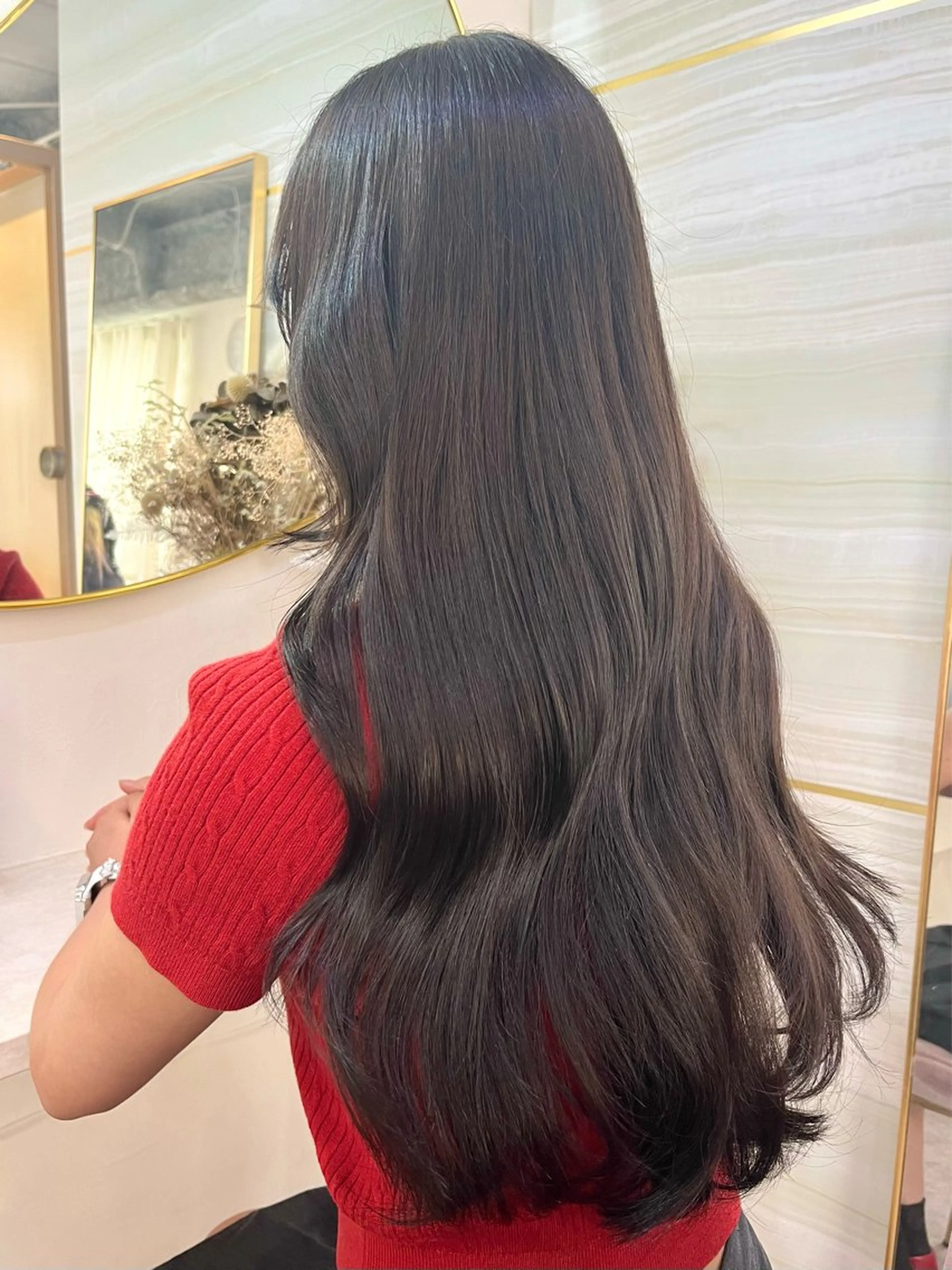 ロング カラー ブラウンカラー グレージュ オリーブブラウン オリーブグレージュ オリーブグレー 🩶mana🩶艶髪 /カラーオンカラーのヘアスタイル