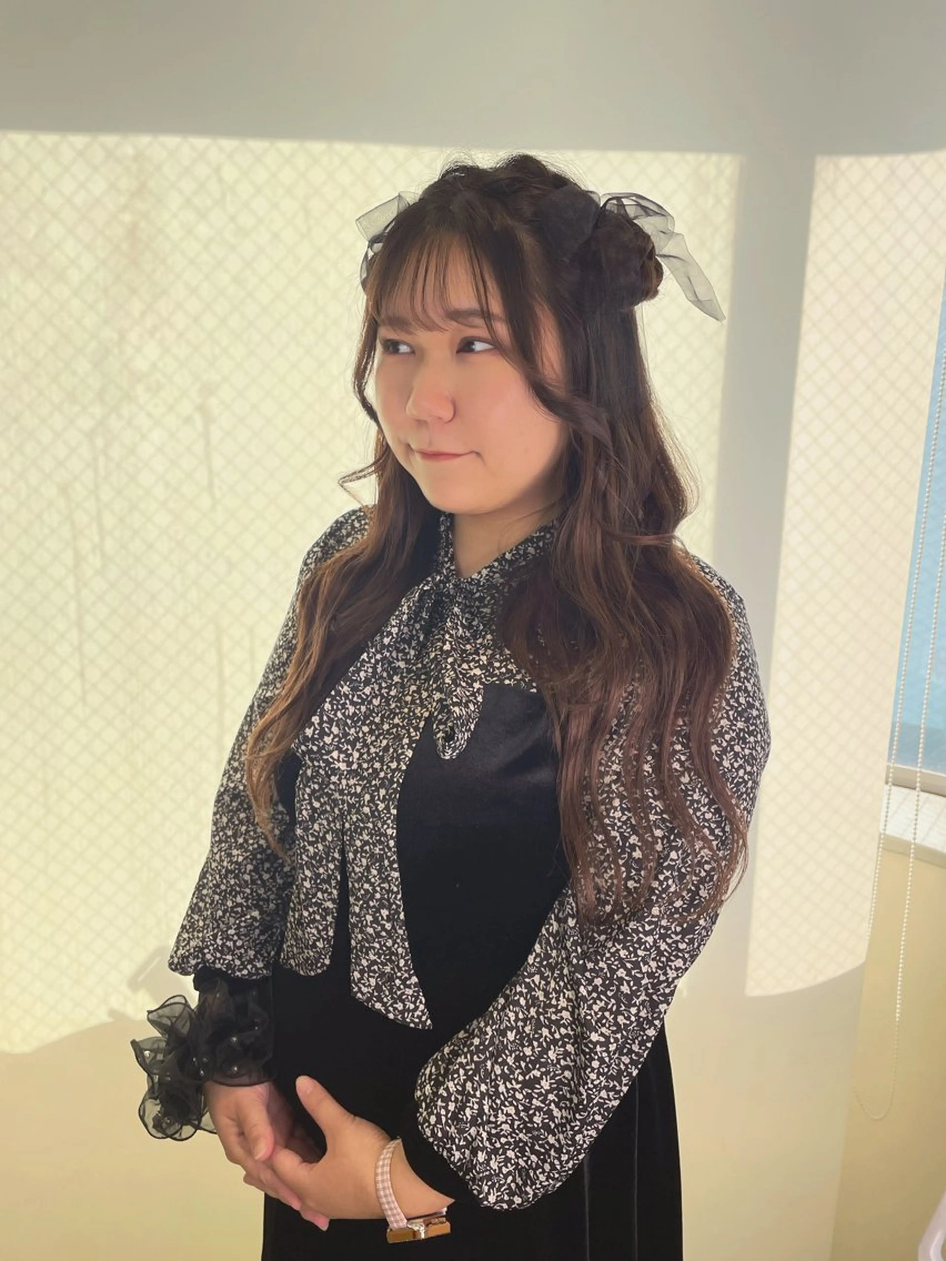 ロング ヘアアレンジ お団子ヘア アールバイニーナ所属・R by NINA アールバイニーナのヘアスタイル