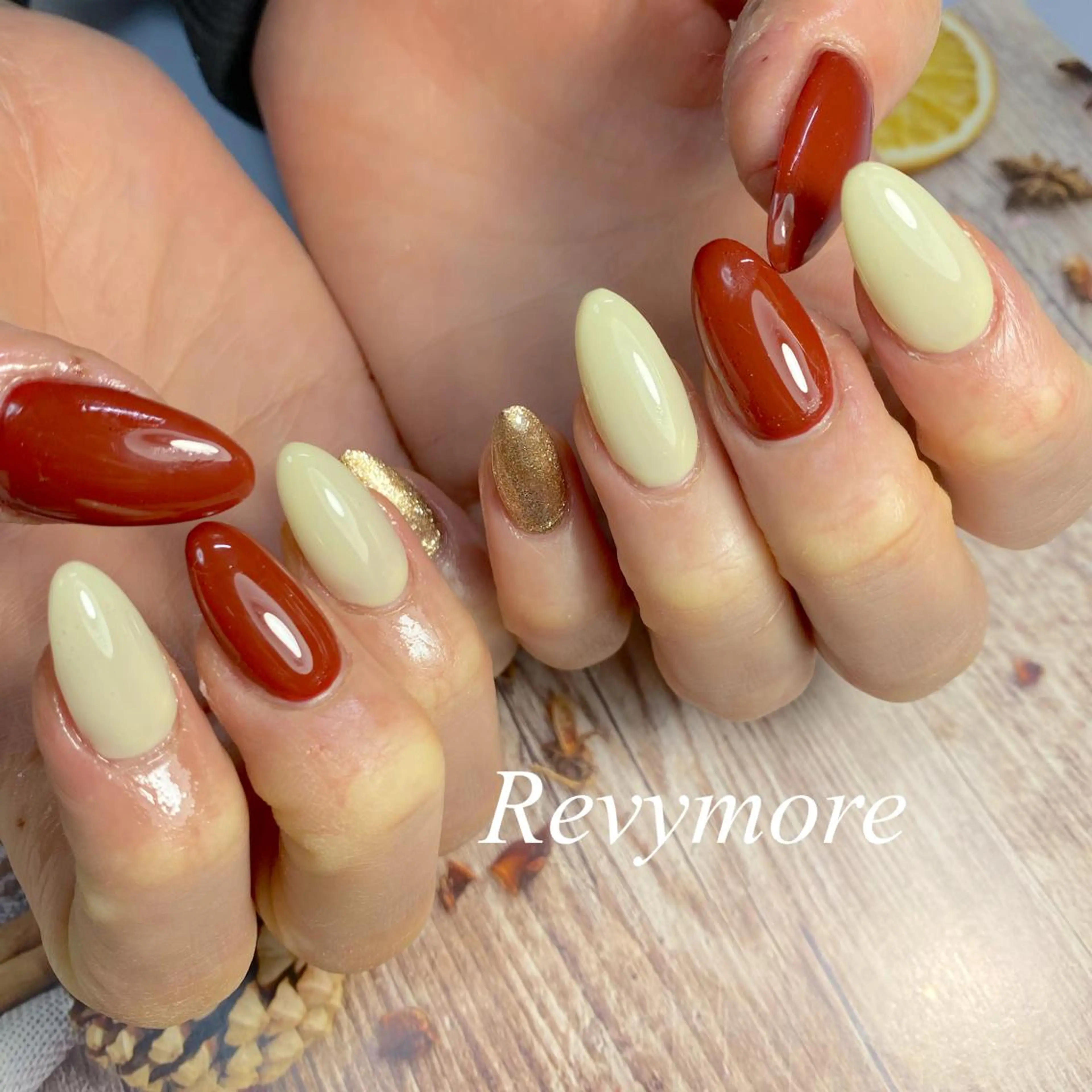 ミディアム ネイル ジェルネイル ニュアンスネイル オフィスネイル ワンカラーネイル シンプルネイル nail salon Revymore所属・nail salon Revymoreのネイルデザイン