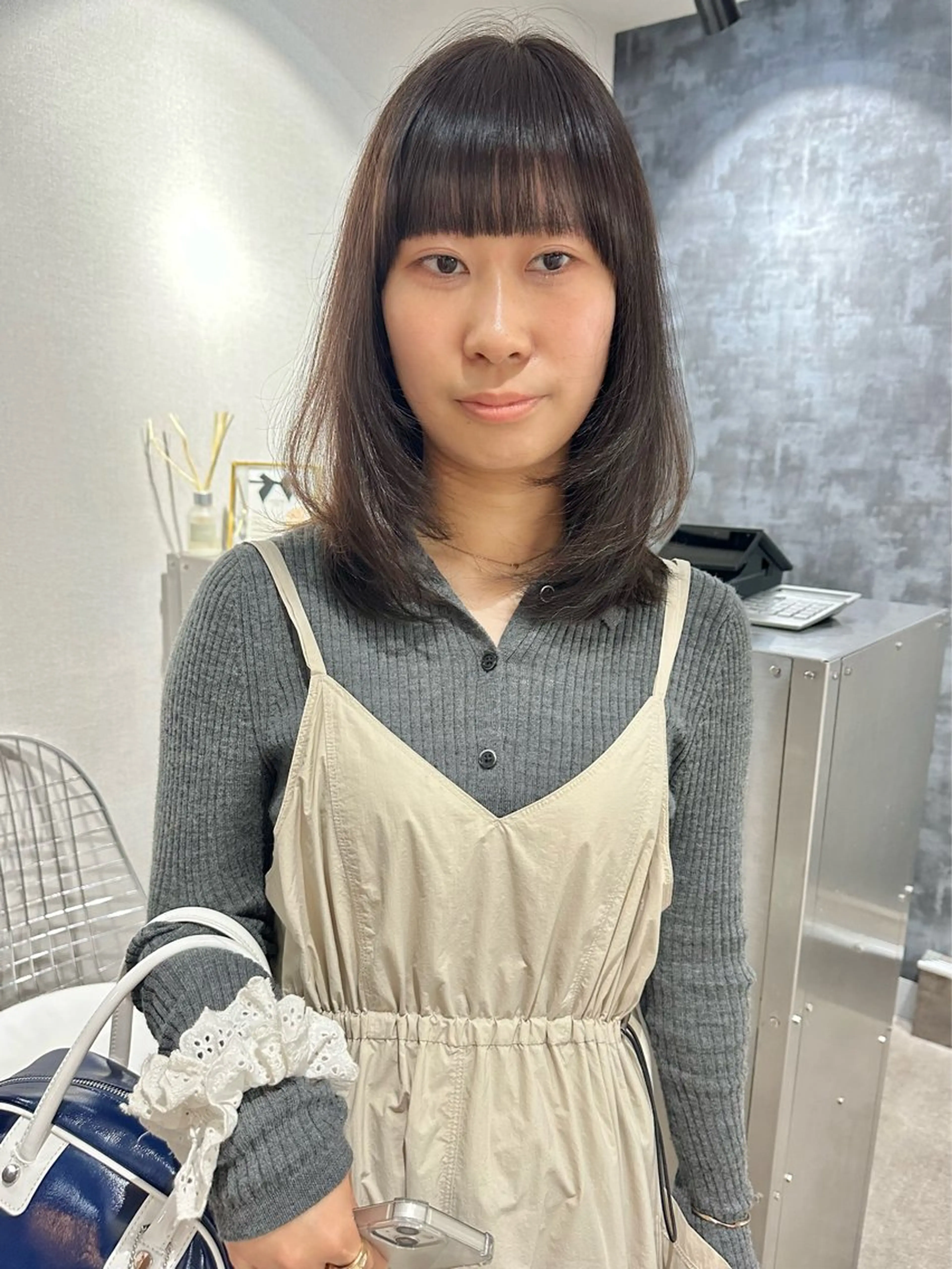 ミディアム カラー ミディアムレイヤー ダークグレー ダークグレージュ グレージュ レイヤーカット カット ヘアカラー トリートメント レイヤーカット🪄 耳ツボ🎀Ayumiのヘアスタイル