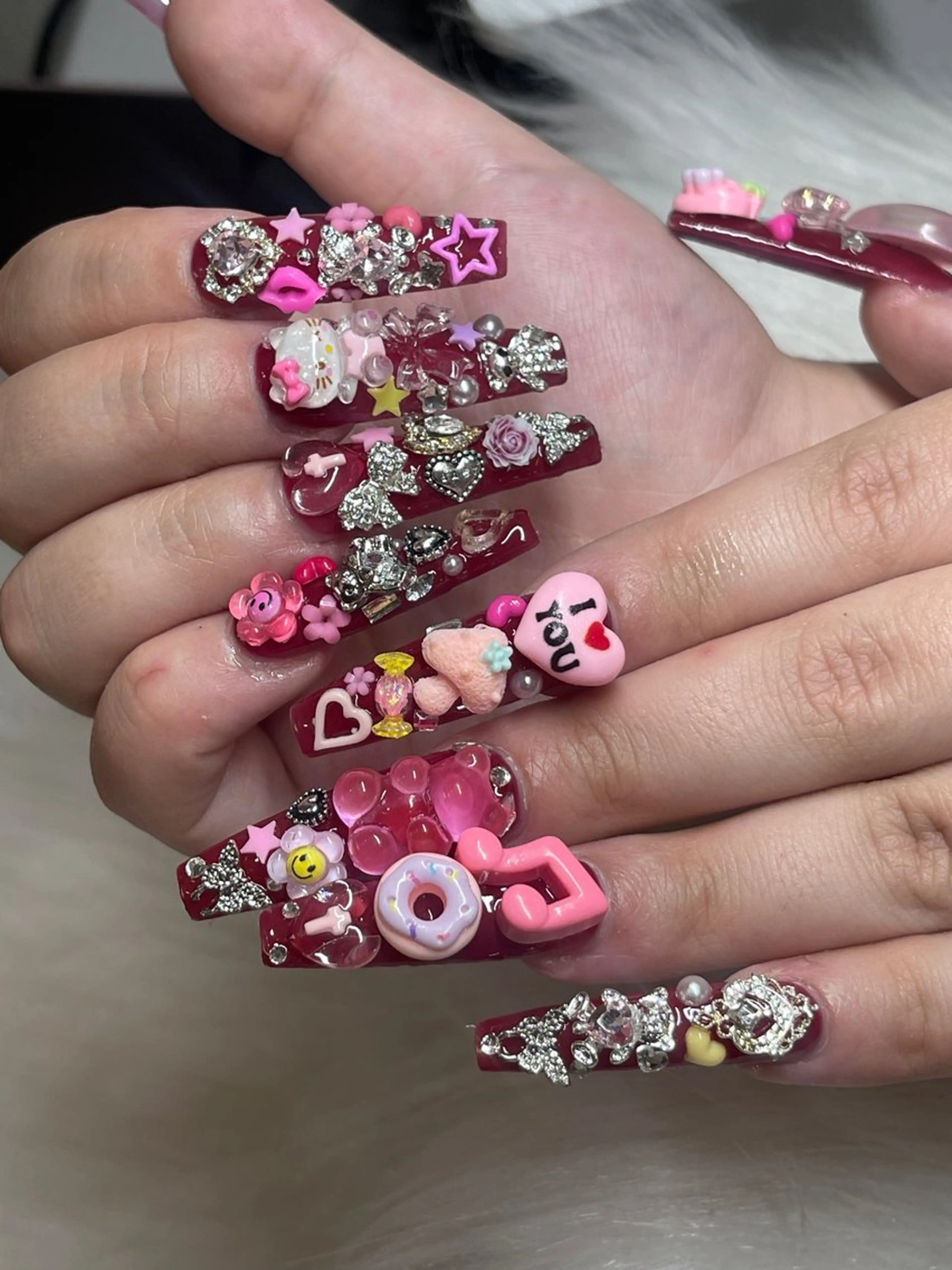 ネイル ボルドー チークネイル フレンチネイル グラデーション キラキラネイル Rin Rinのネイルデザイン