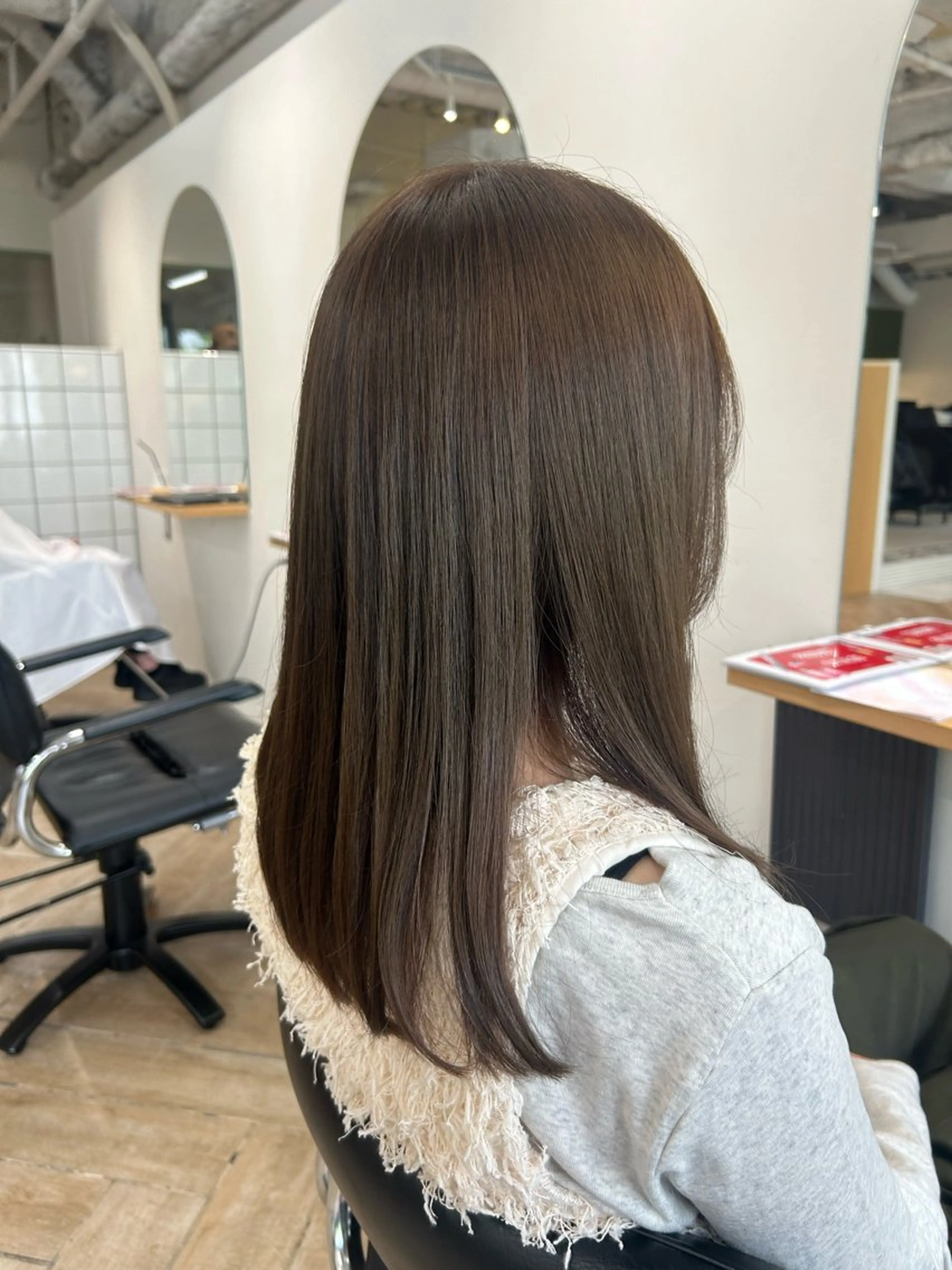 ミディアム カラー ヘアカラー ベージュ/ダブルカラ ー/新潟駅/青柳萌果のヘアスタイル