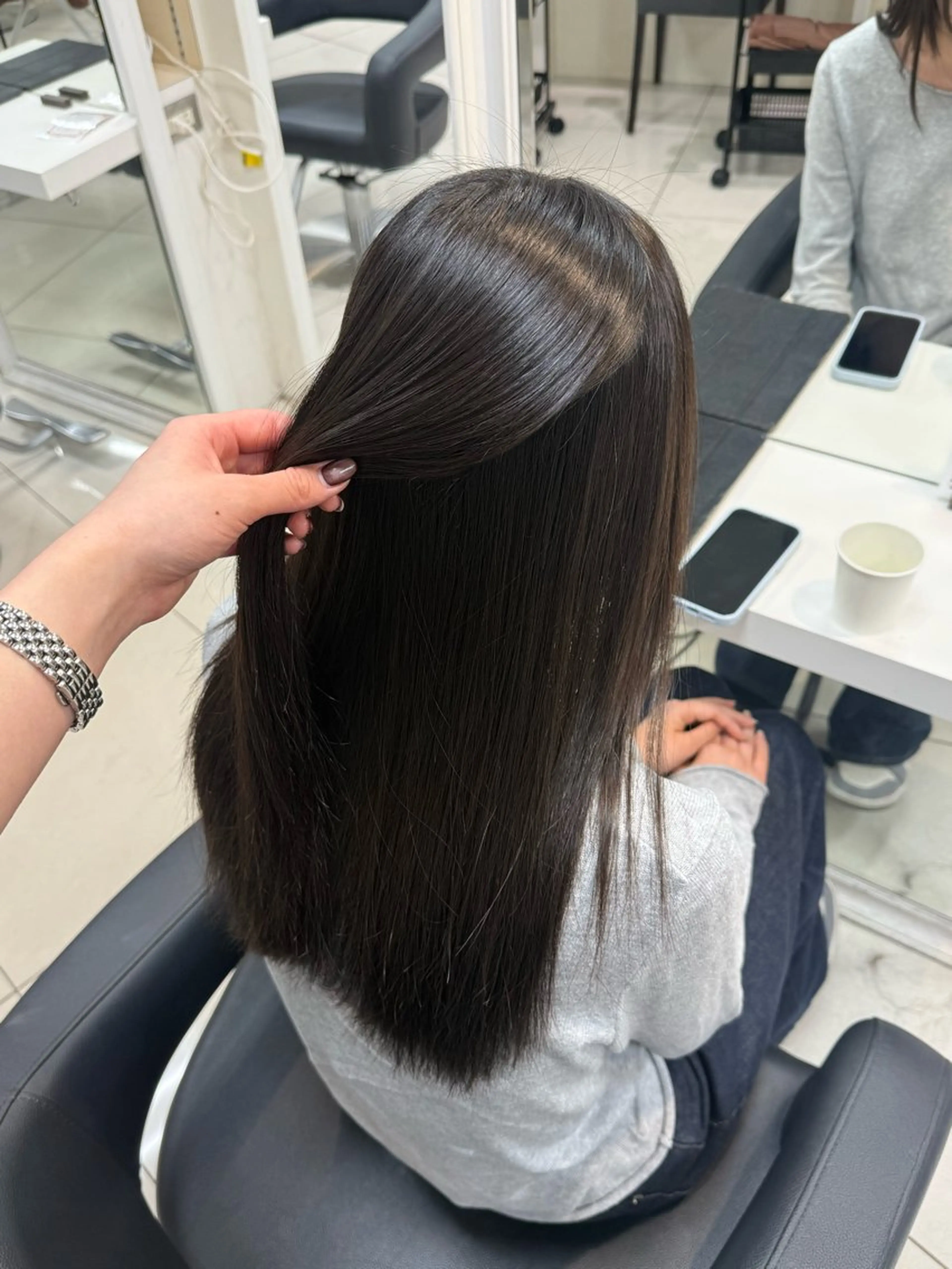 セミロング パーマ 透明感ハイトーン 🪽☾mizukiのヘアスタイル