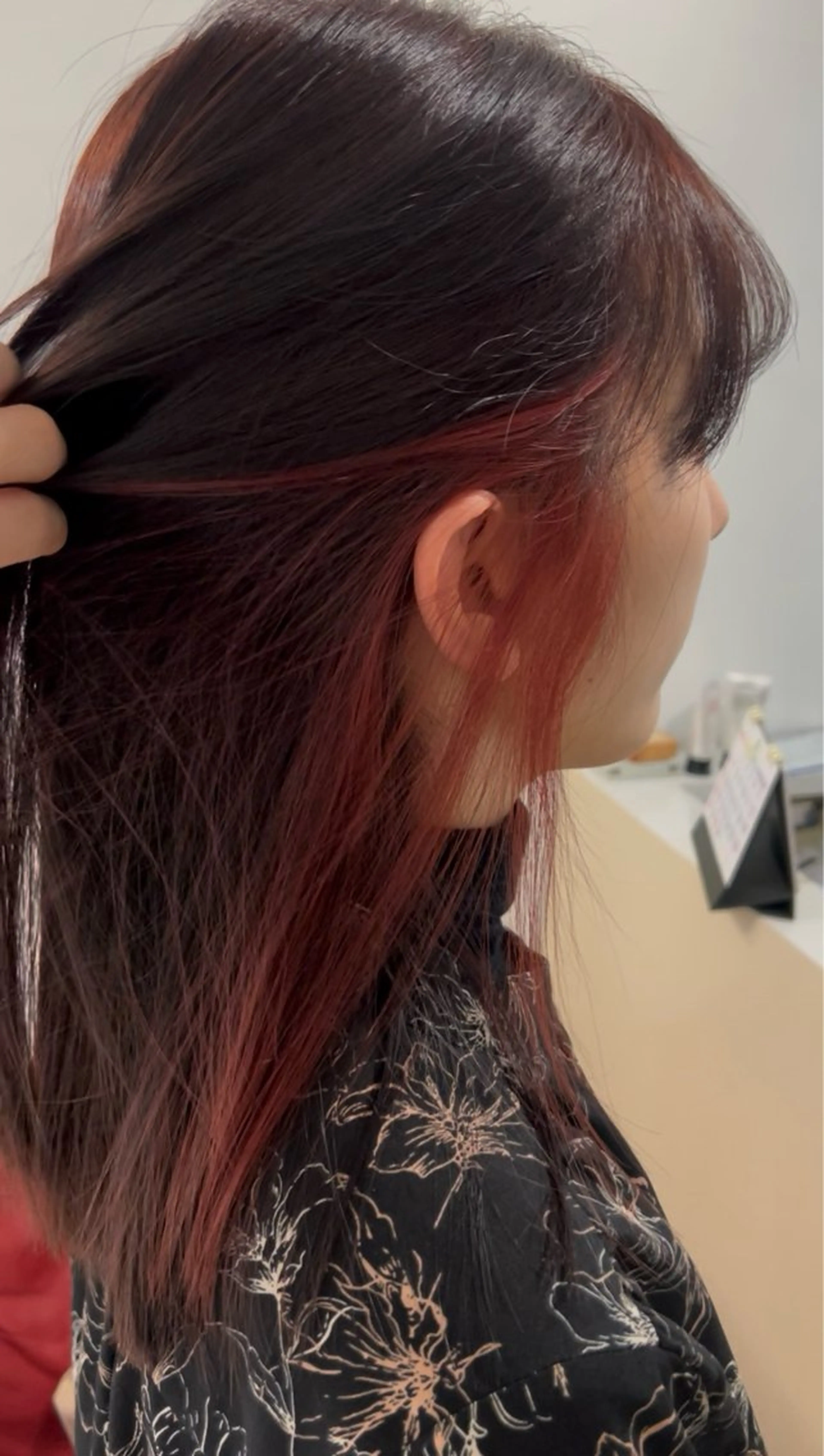 セミロング カラー イヤリングカラー 髪質改善サロン Avelle（アヴェル）所属・ヘアケアマイスター 🫧美髪特化🫧中西のヘアスタイル