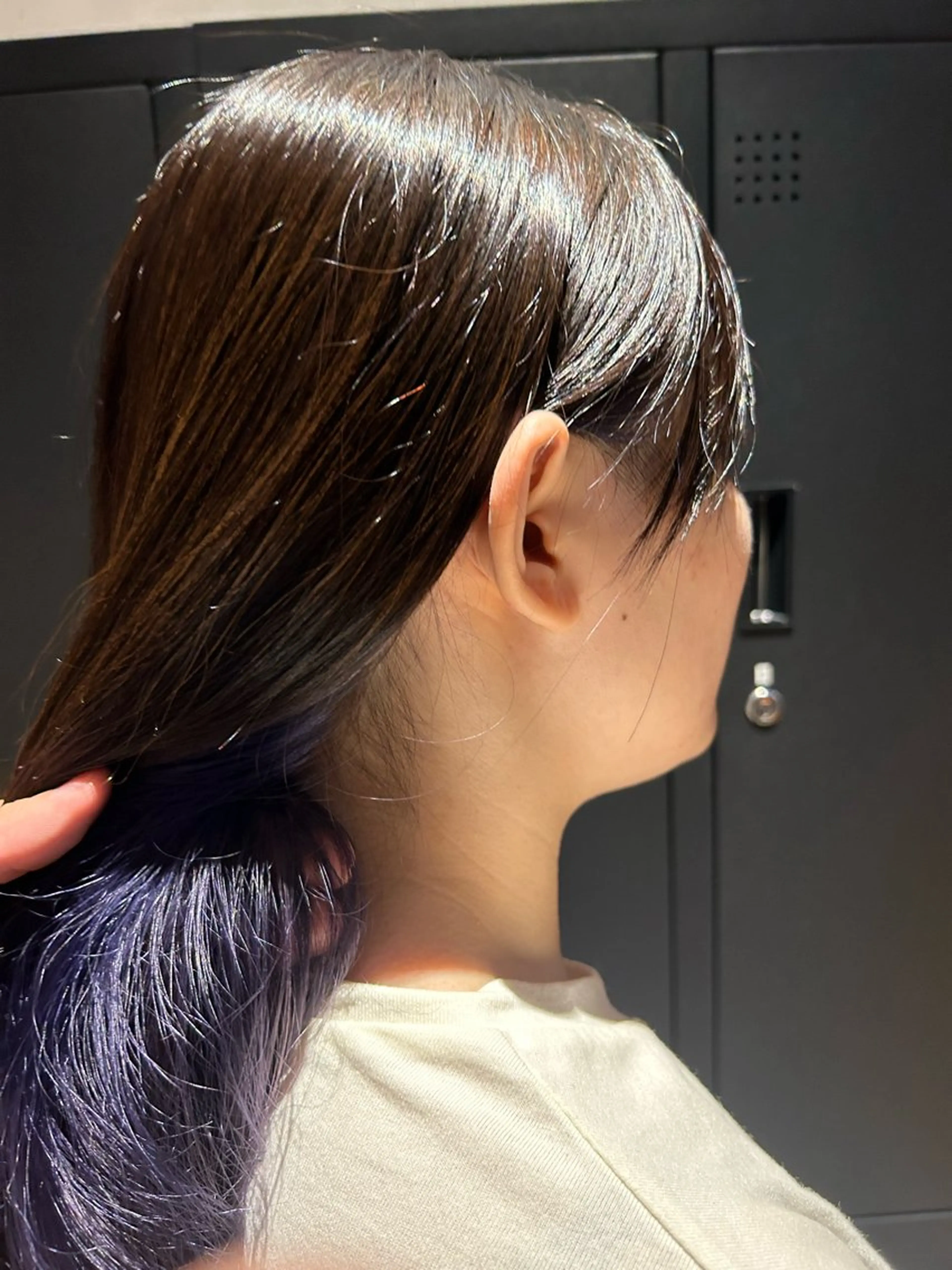 セミロング カラー インナーカラー バイオレットカラー ヘアカラー インナーカラー 🌍櫻井海星のヘアスタイル