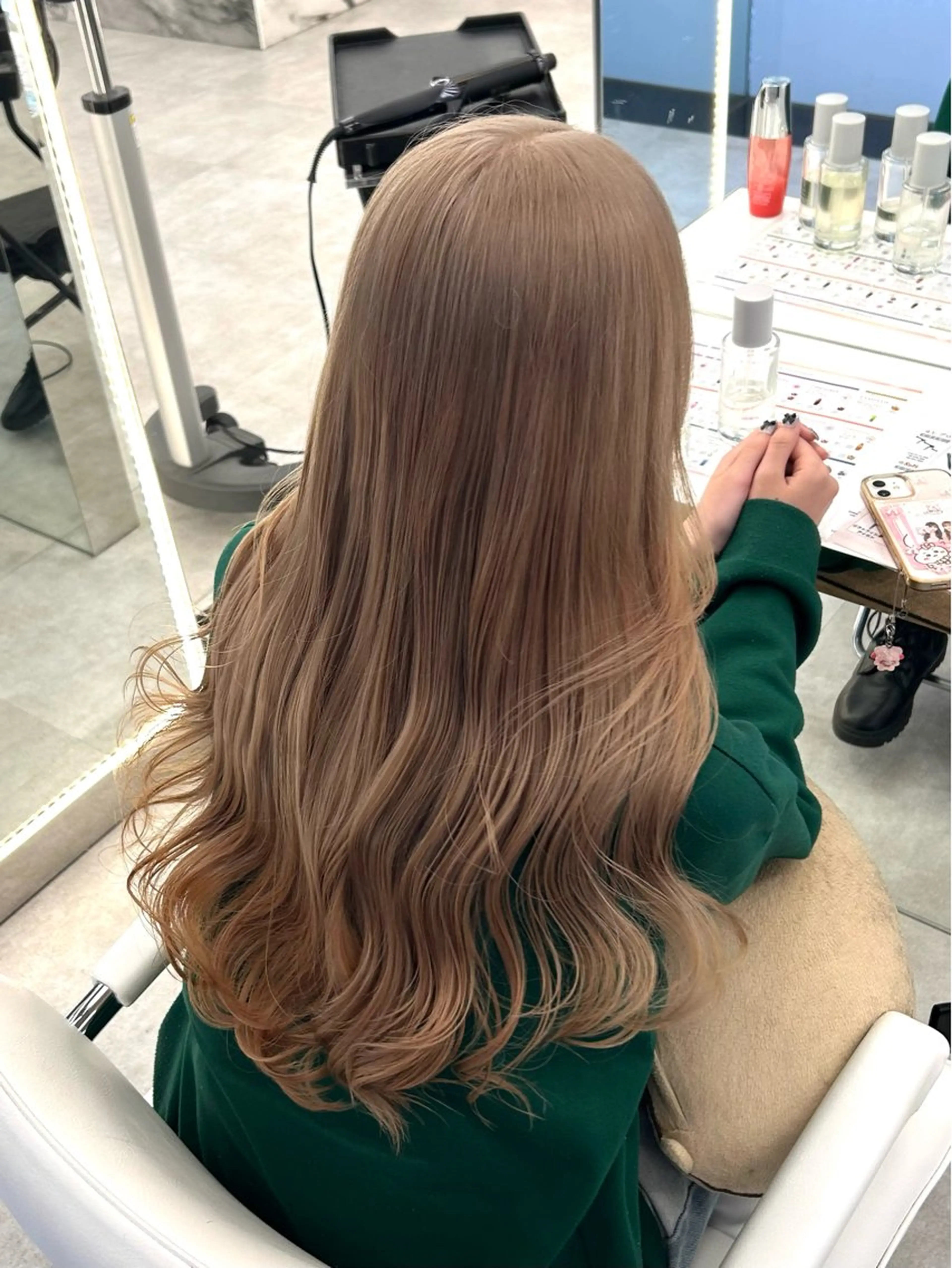 ロング カラー ベージュカラー ブリーチ ケアブリーチ ハイトーンカラー ミルクティーベージュ ヘアカラー トリートメント 透明感ハイトーン特化 /ケアブリーチ/莉駒のヘアスタイル