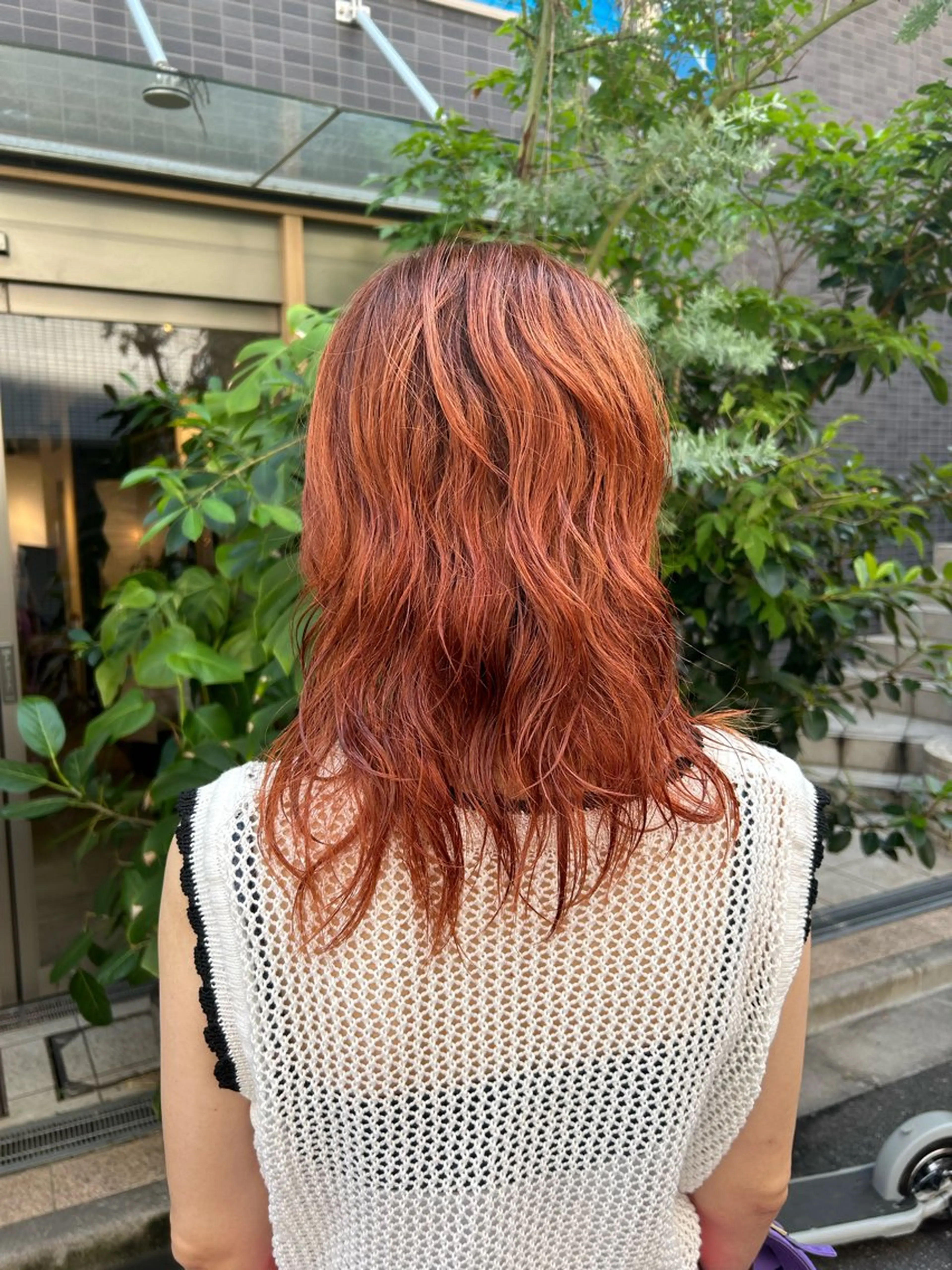 ミディアム カラー オレンジ くせ毛 ヘアカラー 越阪部 碧子のヘアスタイル