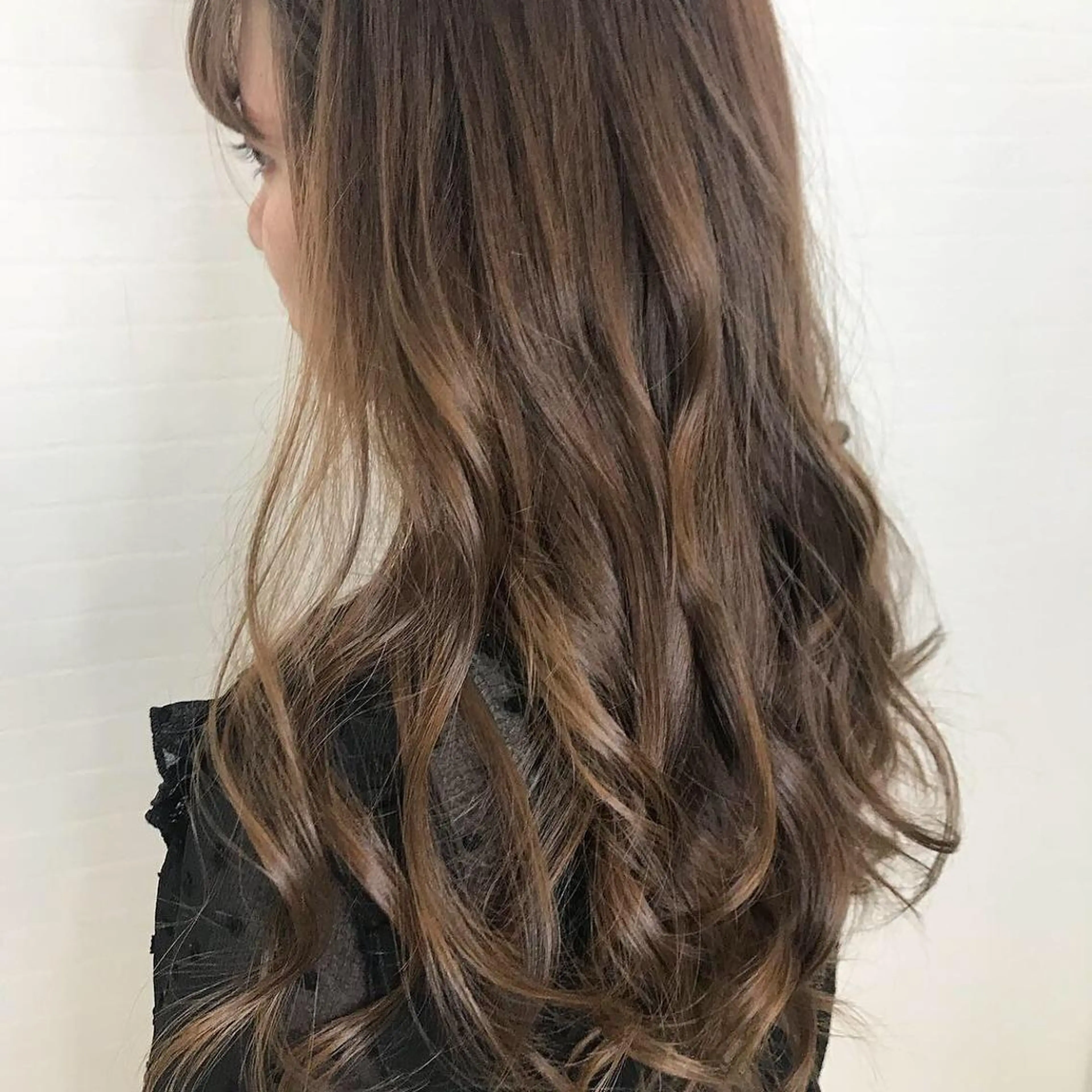 ロング カラー オリーブ/アッシュ やわらか透明感カラーのヘアスタイル