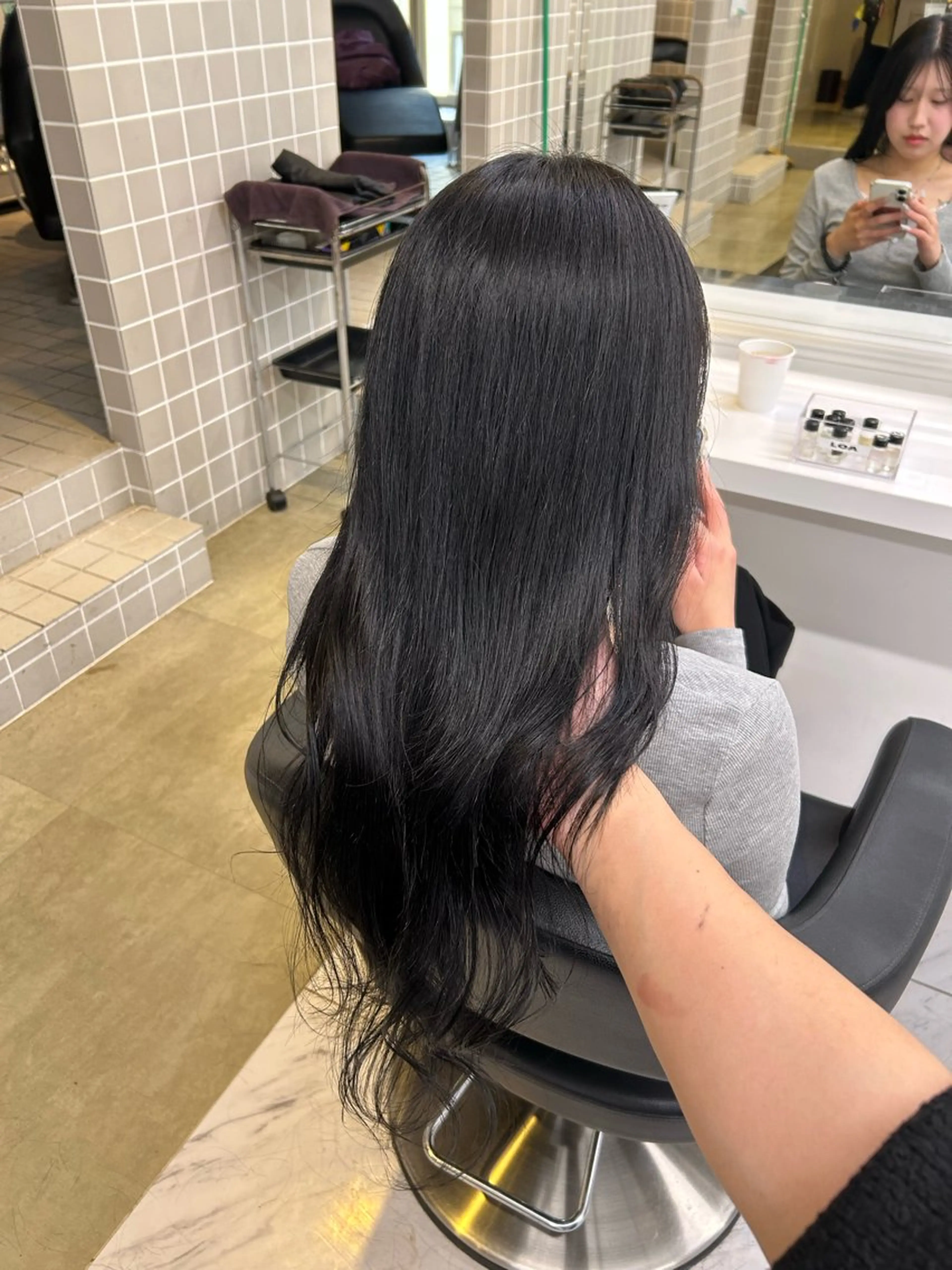 セミロング カラー パーマ ヘアアレンジ メンズ キッズ カット ヘアカラー トリートメント 🦋韓国レイヤー｜ 透明感グレージュ🦋のヘアスタイル