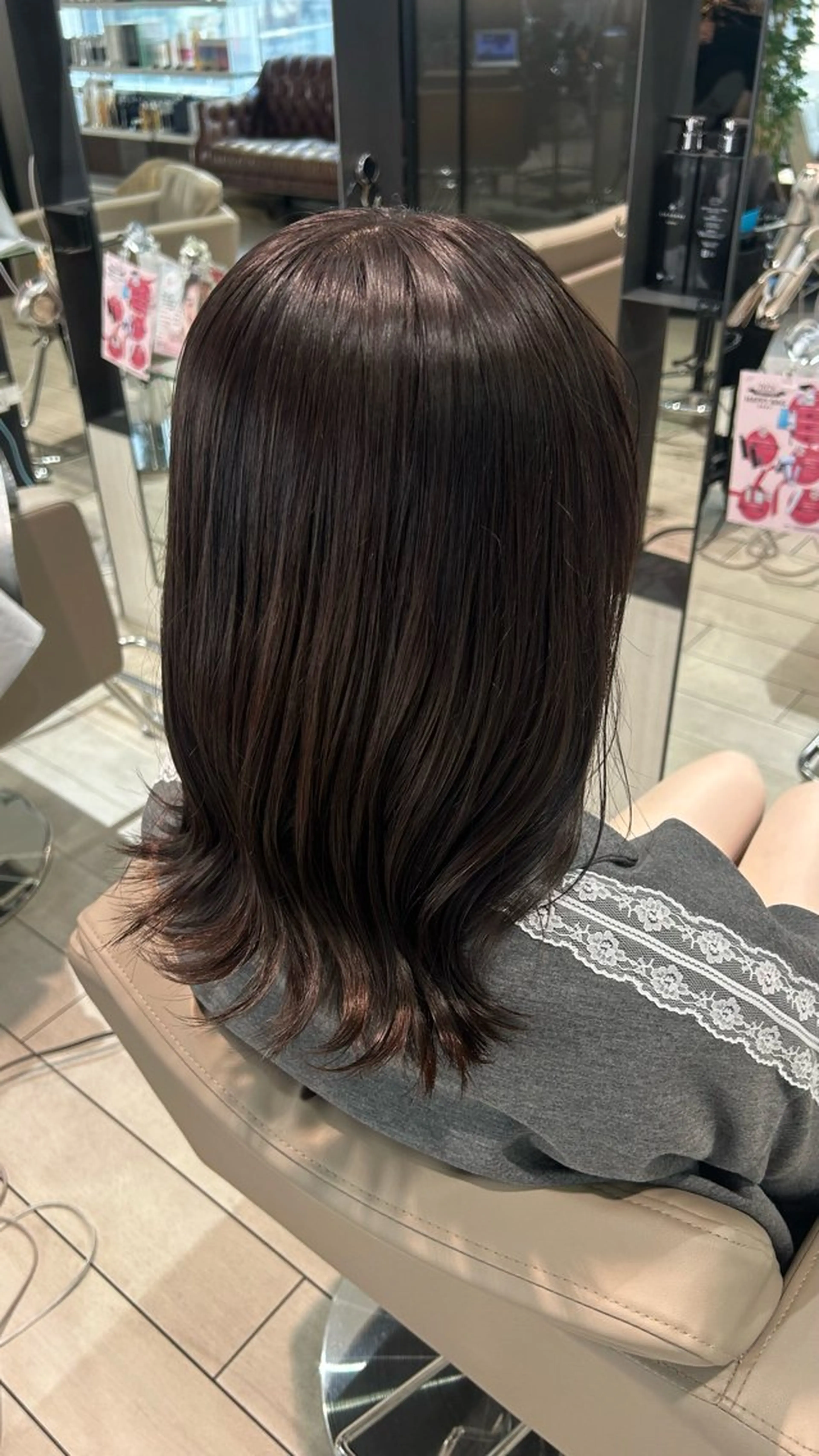 ミディアム カラー 市川 奈緒のヘアスタイル