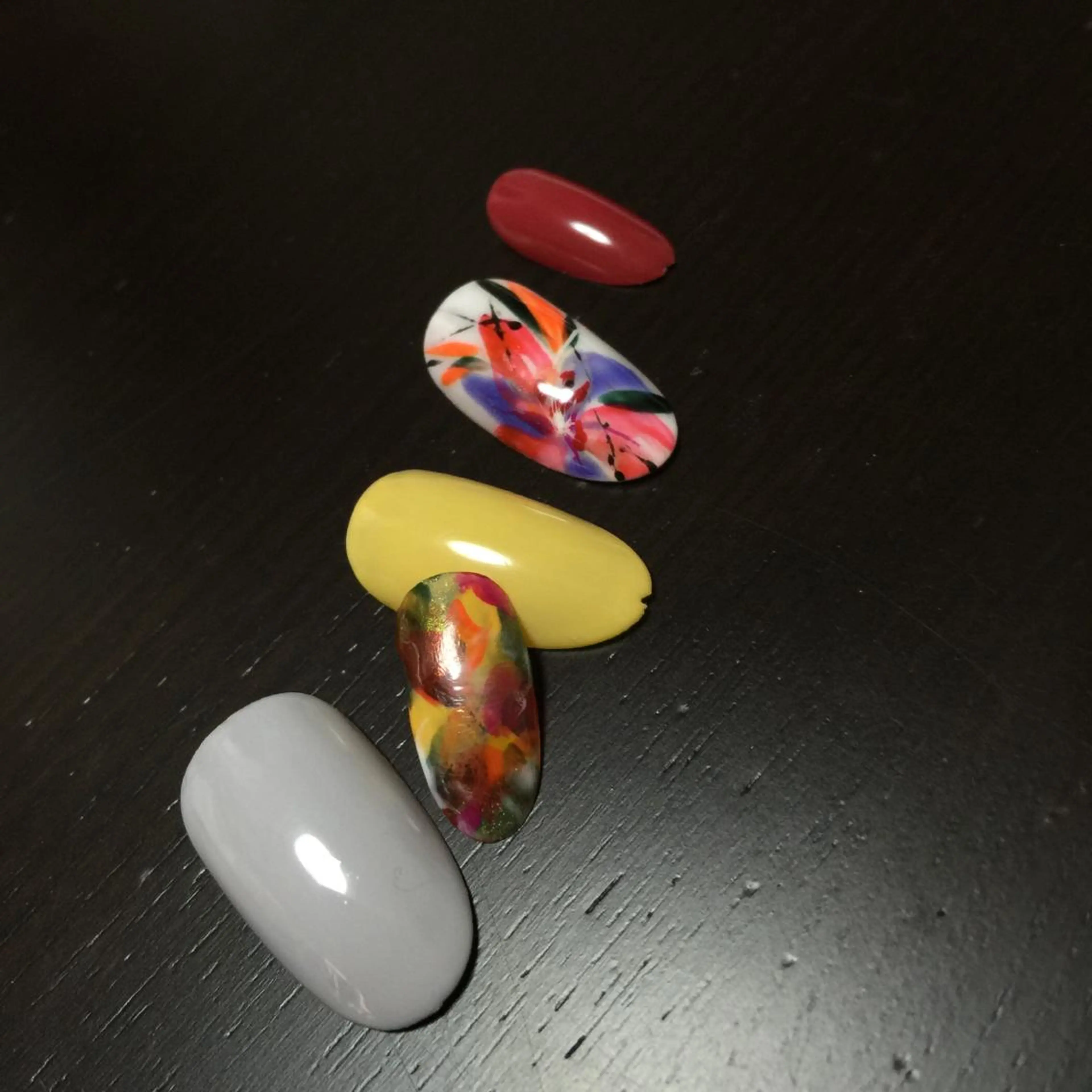 ネイル ARTスクールサロン お・タマゴのネイルデザイン