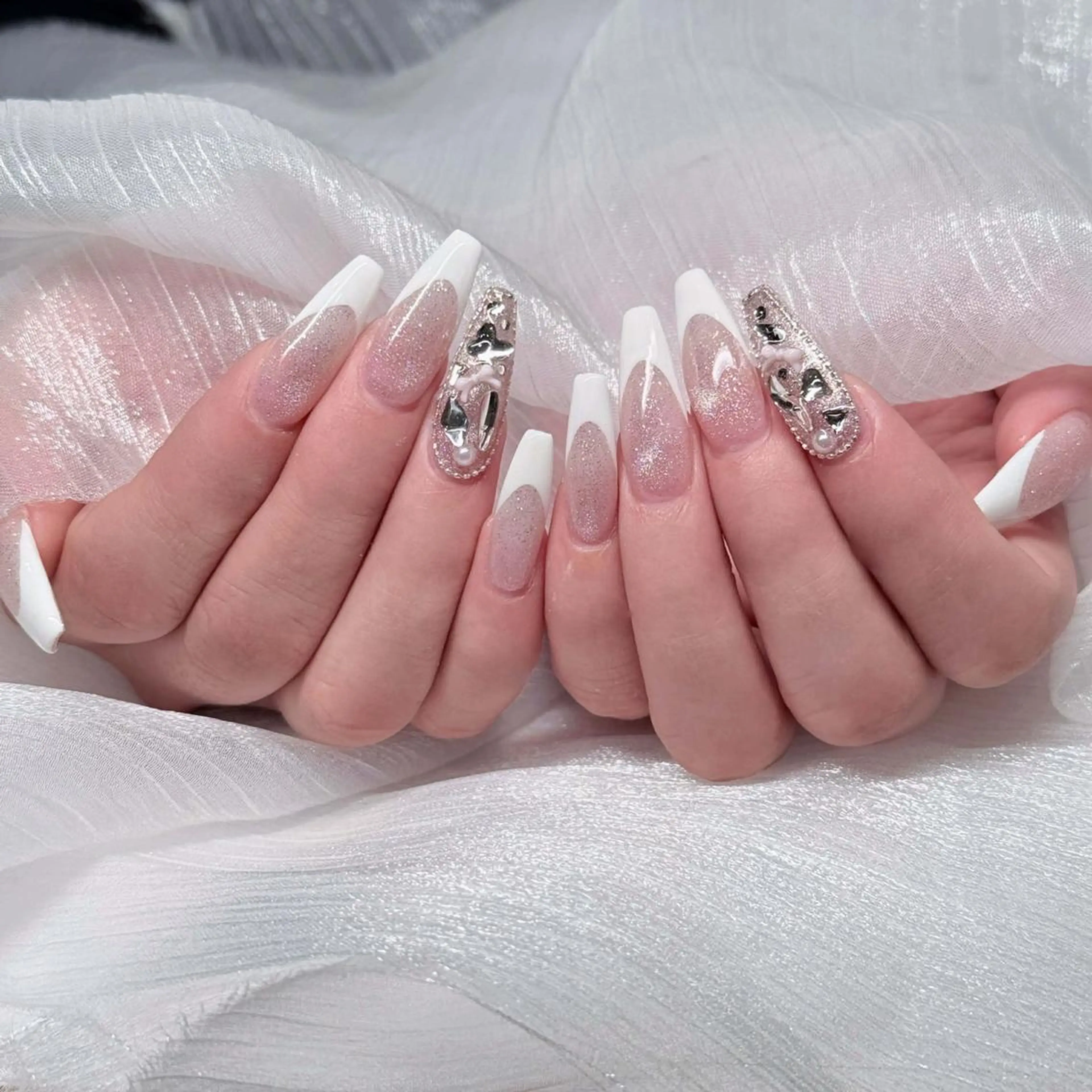 ネイル オーロラネイル ブルー チークネイル 長さ出し フットネイル ハンドネイル Momo チップ長さ出し専門店のネイルデザイン